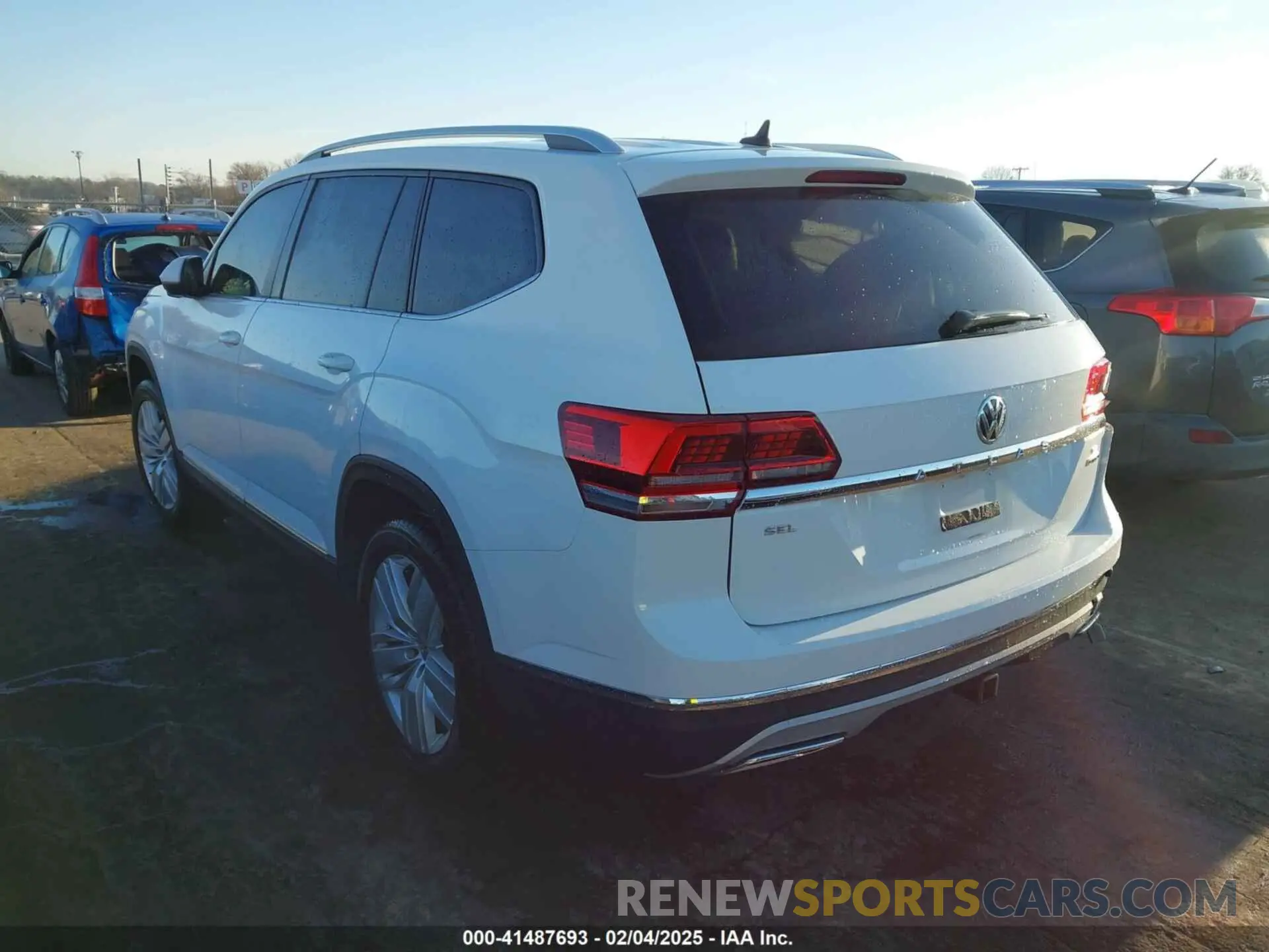 3 Photograph of a damaged car 1V2MR2CA2KC522314 VOLKSWAGEN ATLAS 2019