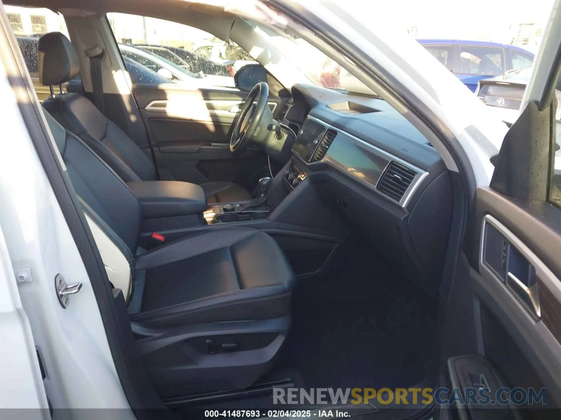 5 Photograph of a damaged car 1V2MR2CA2KC522314 VOLKSWAGEN ATLAS 2019