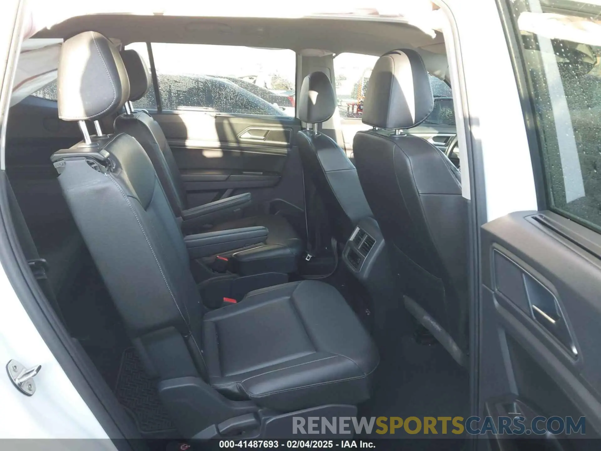 8 Photograph of a damaged car 1V2MR2CA2KC522314 VOLKSWAGEN ATLAS 2019