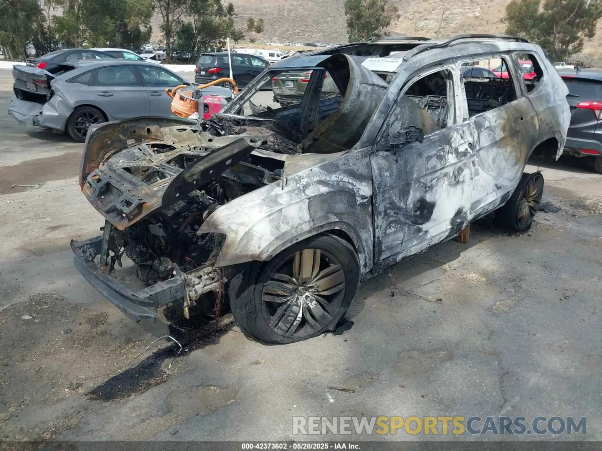 2 Photograph of a damaged car 1V2MR2CA4KC585043 VOLKSWAGEN ATLAS 2019