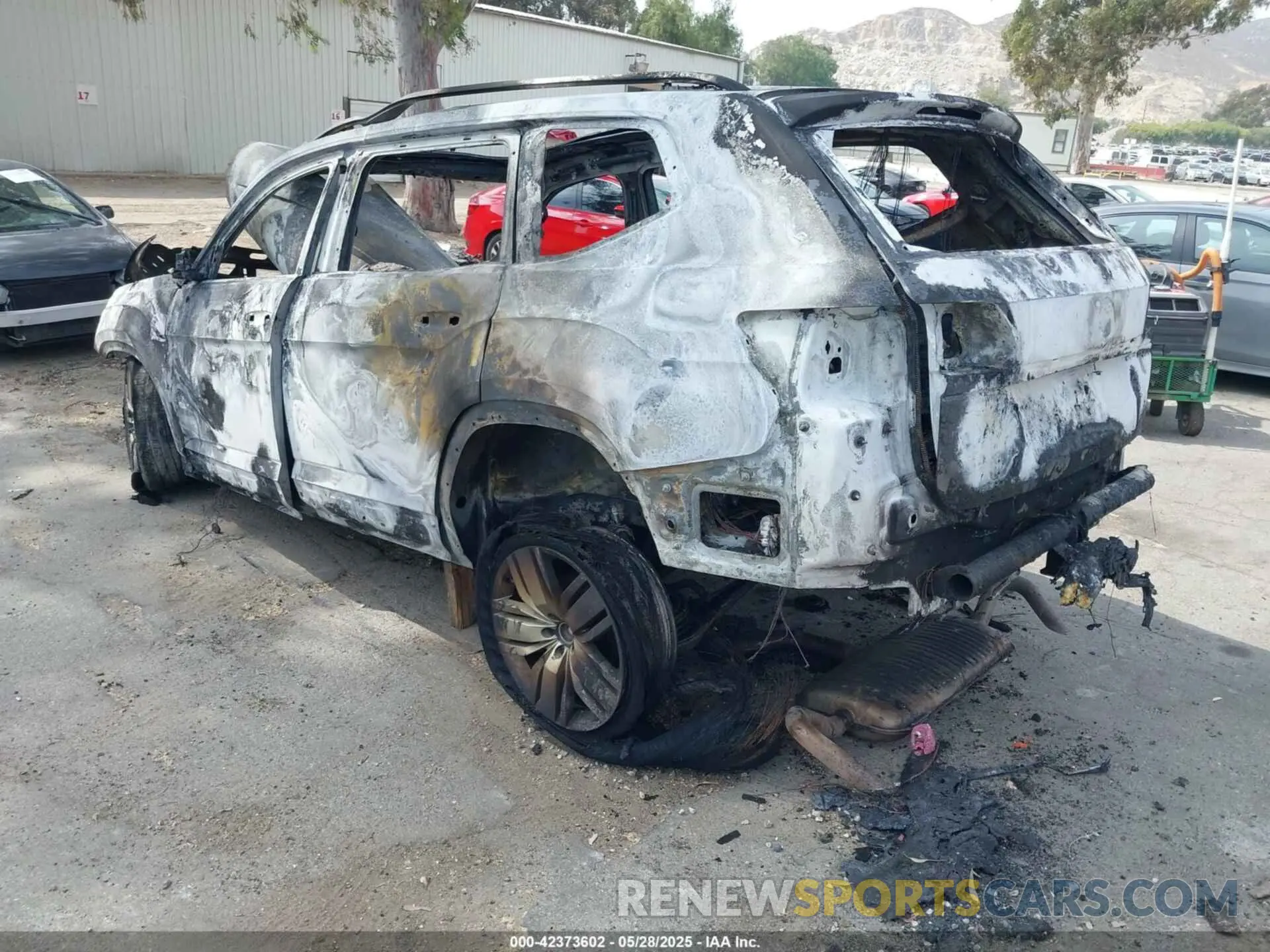 3 Photograph of a damaged car 1V2MR2CA4KC585043 VOLKSWAGEN ATLAS 2019