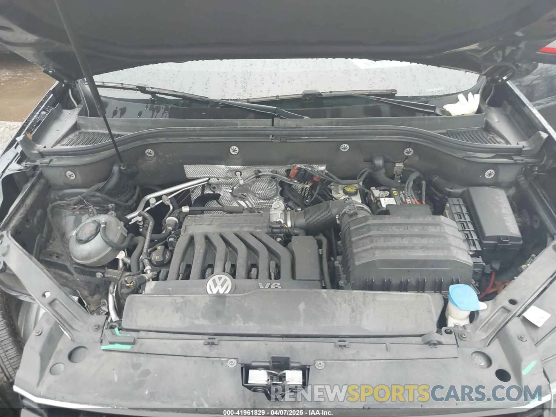 10 Photograph of a damaged car 1V2MR2CA4KC592087 VOLKSWAGEN ATLAS 2019