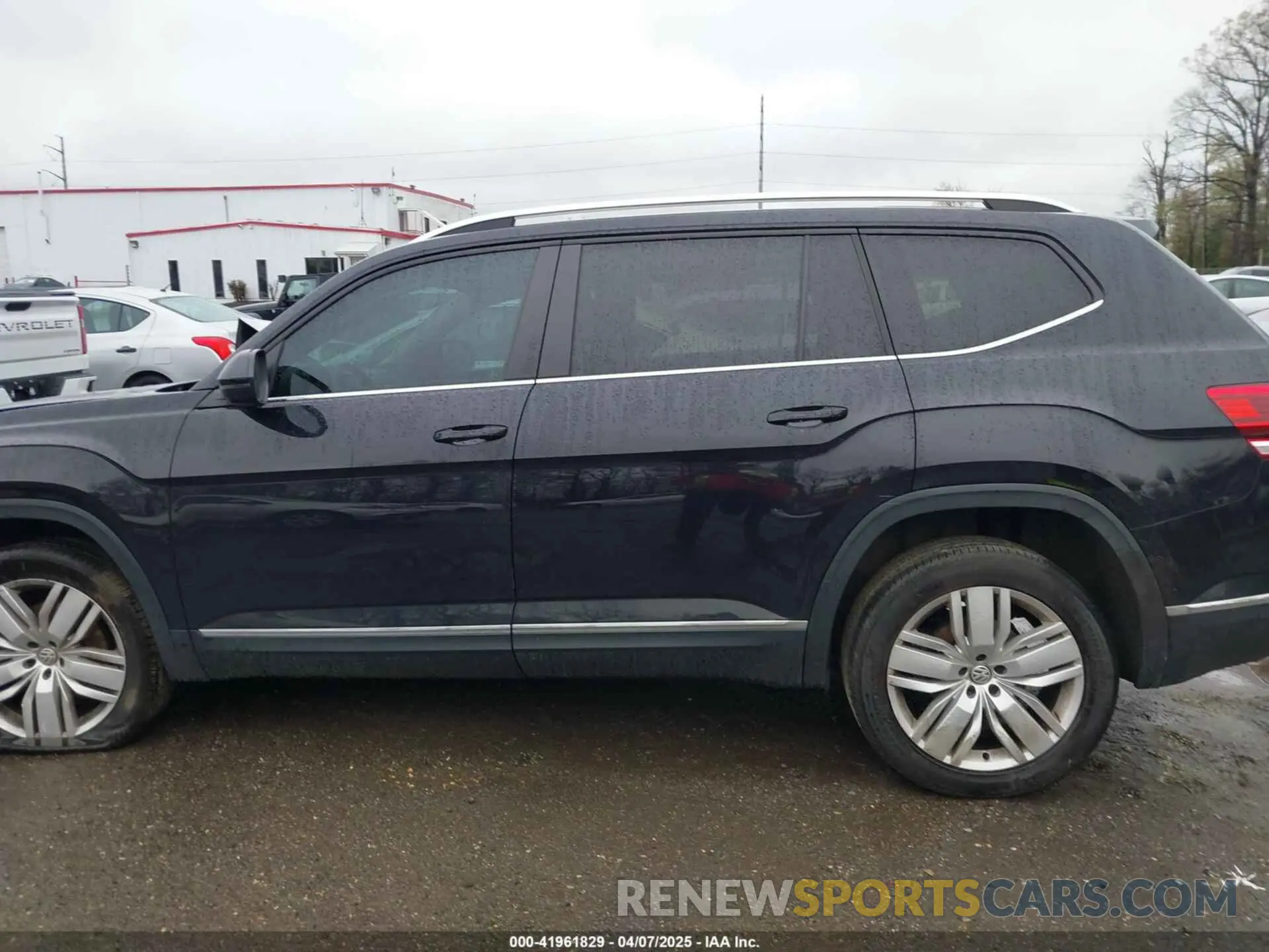 14 Photograph of a damaged car 1V2MR2CA4KC592087 VOLKSWAGEN ATLAS 2019