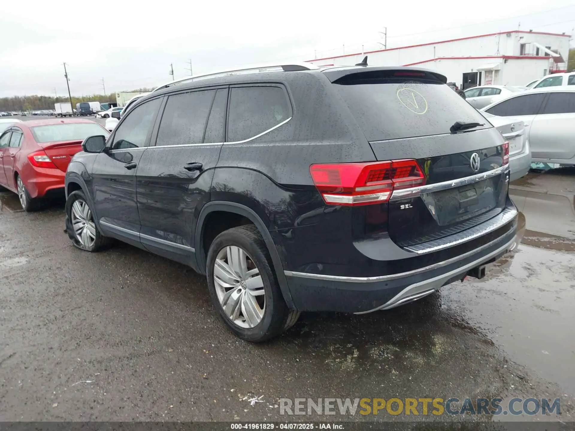 3 Photograph of a damaged car 1V2MR2CA4KC592087 VOLKSWAGEN ATLAS 2019