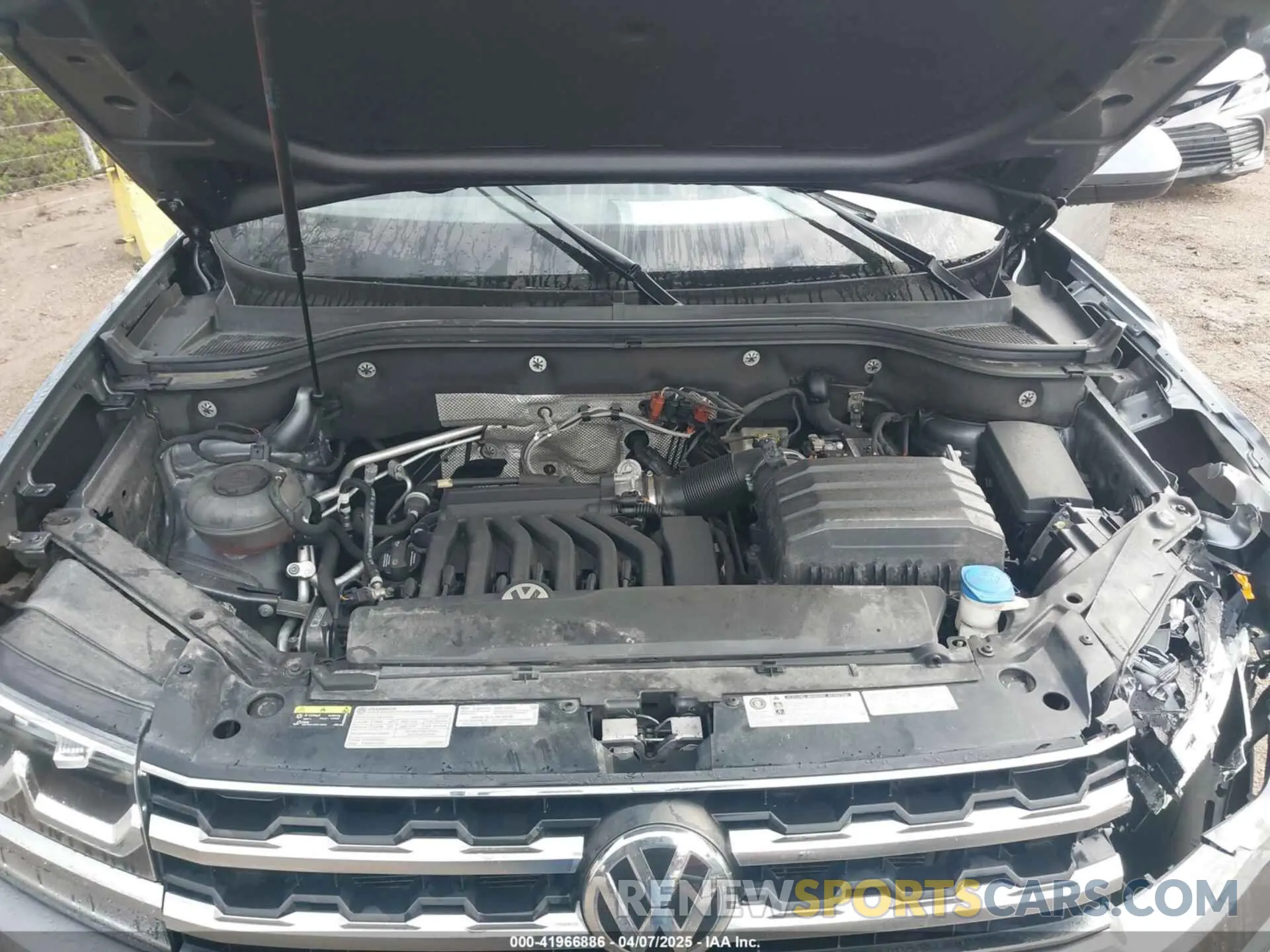 10 Photograph of a damaged car 1V2MR2CA5KC610726 VOLKSWAGEN ATLAS 2019