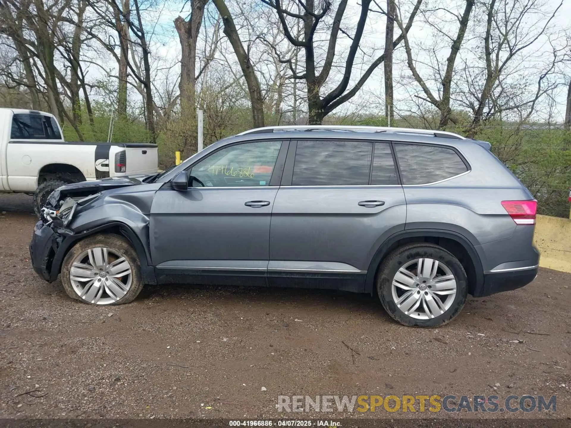 14 Photograph of a damaged car 1V2MR2CA5KC610726 VOLKSWAGEN ATLAS 2019