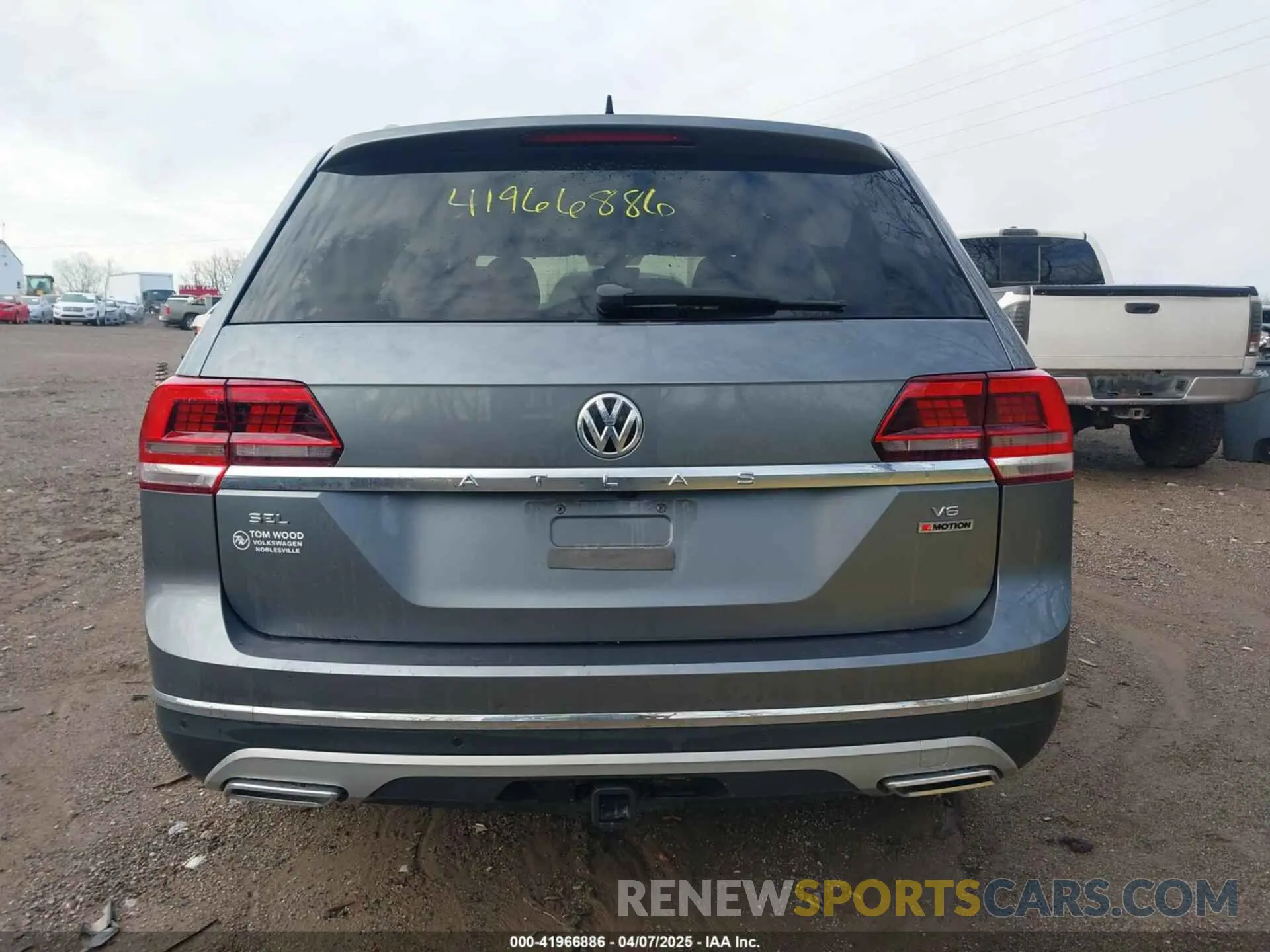 16 Photograph of a damaged car 1V2MR2CA5KC610726 VOLKSWAGEN ATLAS 2019