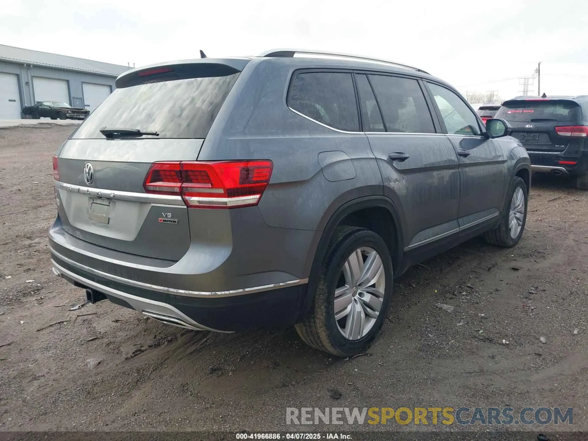 4 Photograph of a damaged car 1V2MR2CA5KC610726 VOLKSWAGEN ATLAS 2019