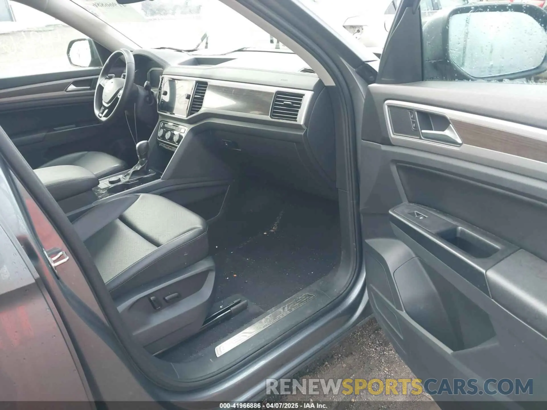 5 Photograph of a damaged car 1V2MR2CA5KC610726 VOLKSWAGEN ATLAS 2019