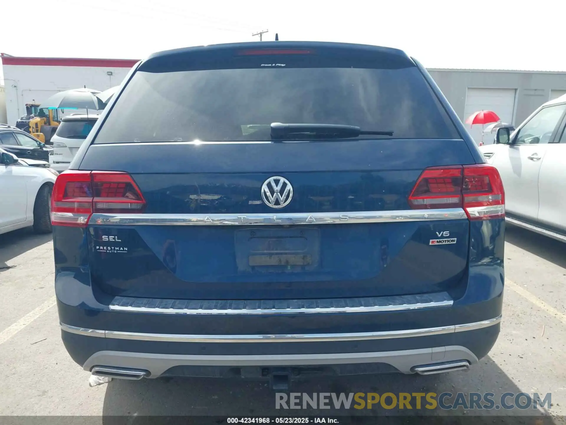 17 Photograph of a damaged car 1V2MR2CA6KC612422 VOLKSWAGEN ATLAS 2019