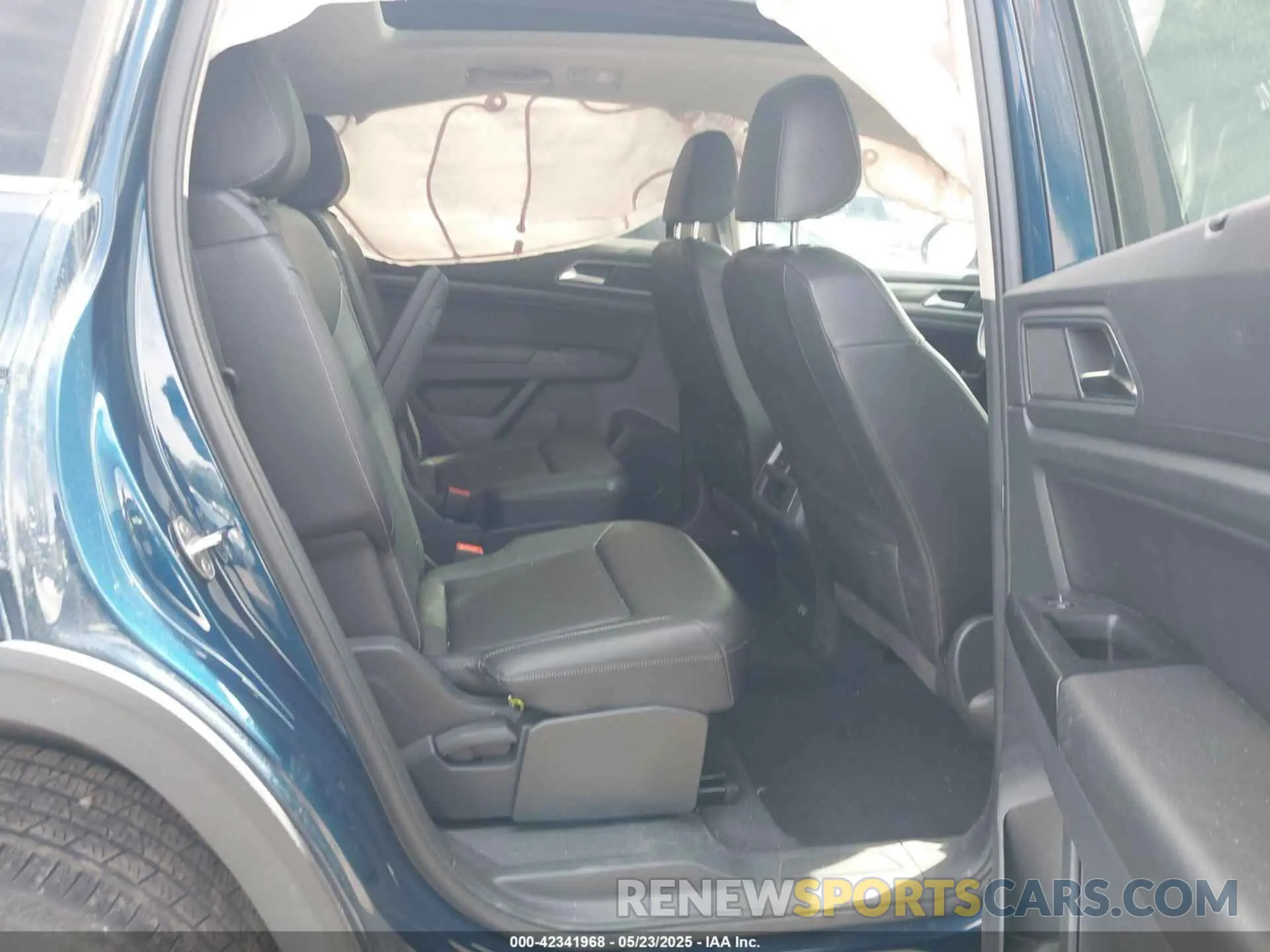 8 Photograph of a damaged car 1V2MR2CA6KC612422 VOLKSWAGEN ATLAS 2019
