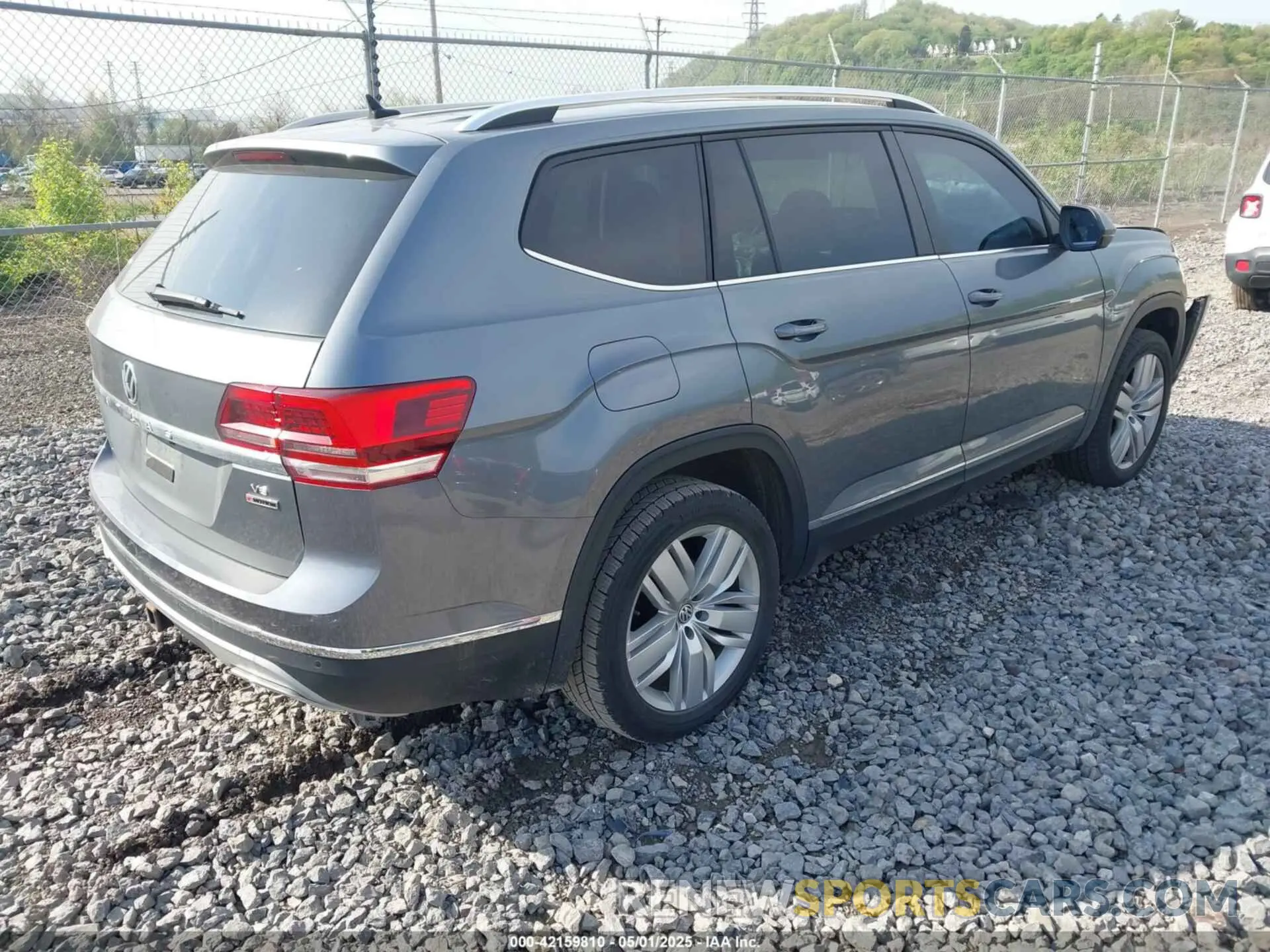 4 Photograph of a damaged car 1V2MR2CA7KC541375 VOLKSWAGEN ATLAS 2019