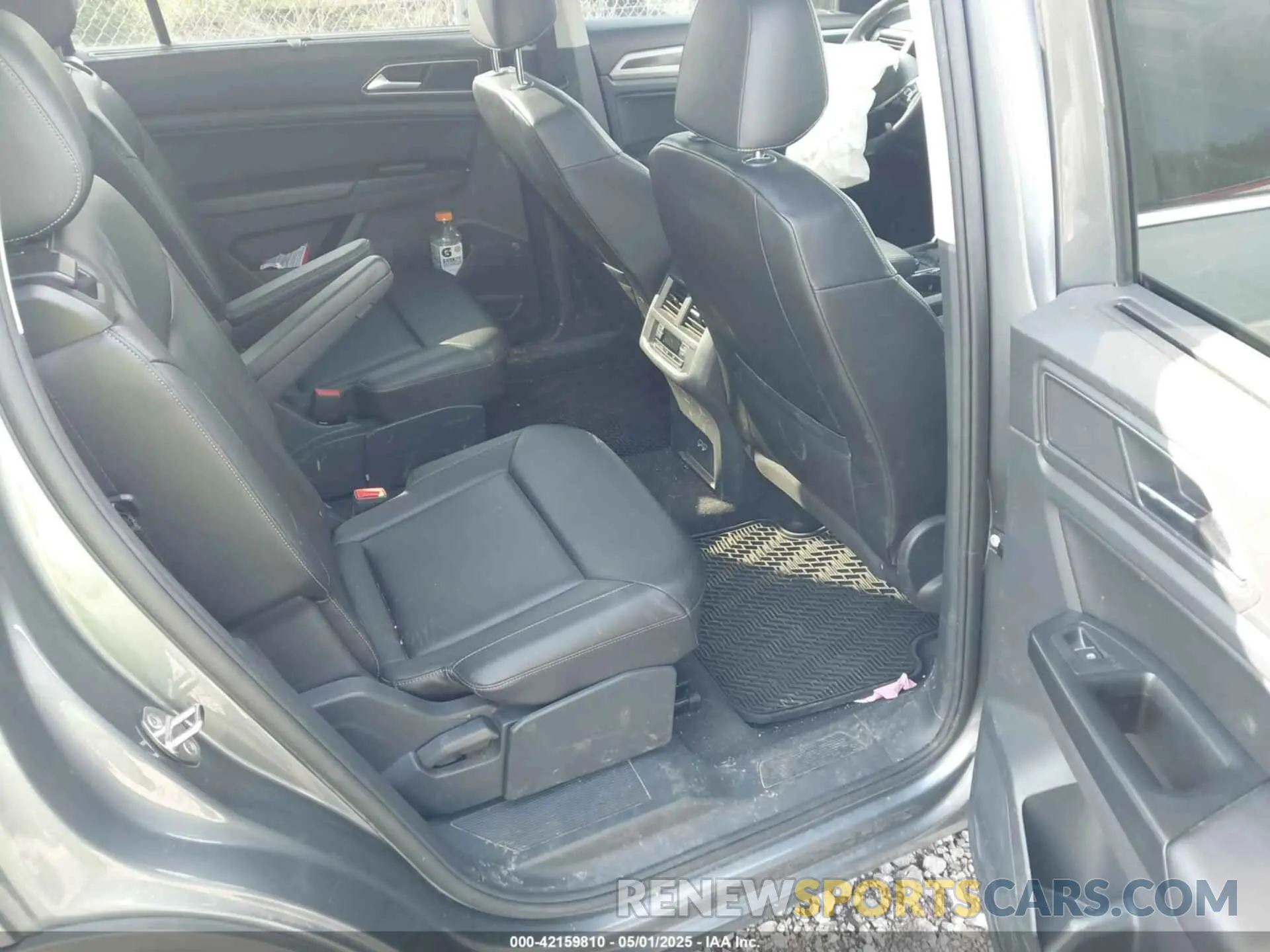 8 Photograph of a damaged car 1V2MR2CA7KC541375 VOLKSWAGEN ATLAS 2019