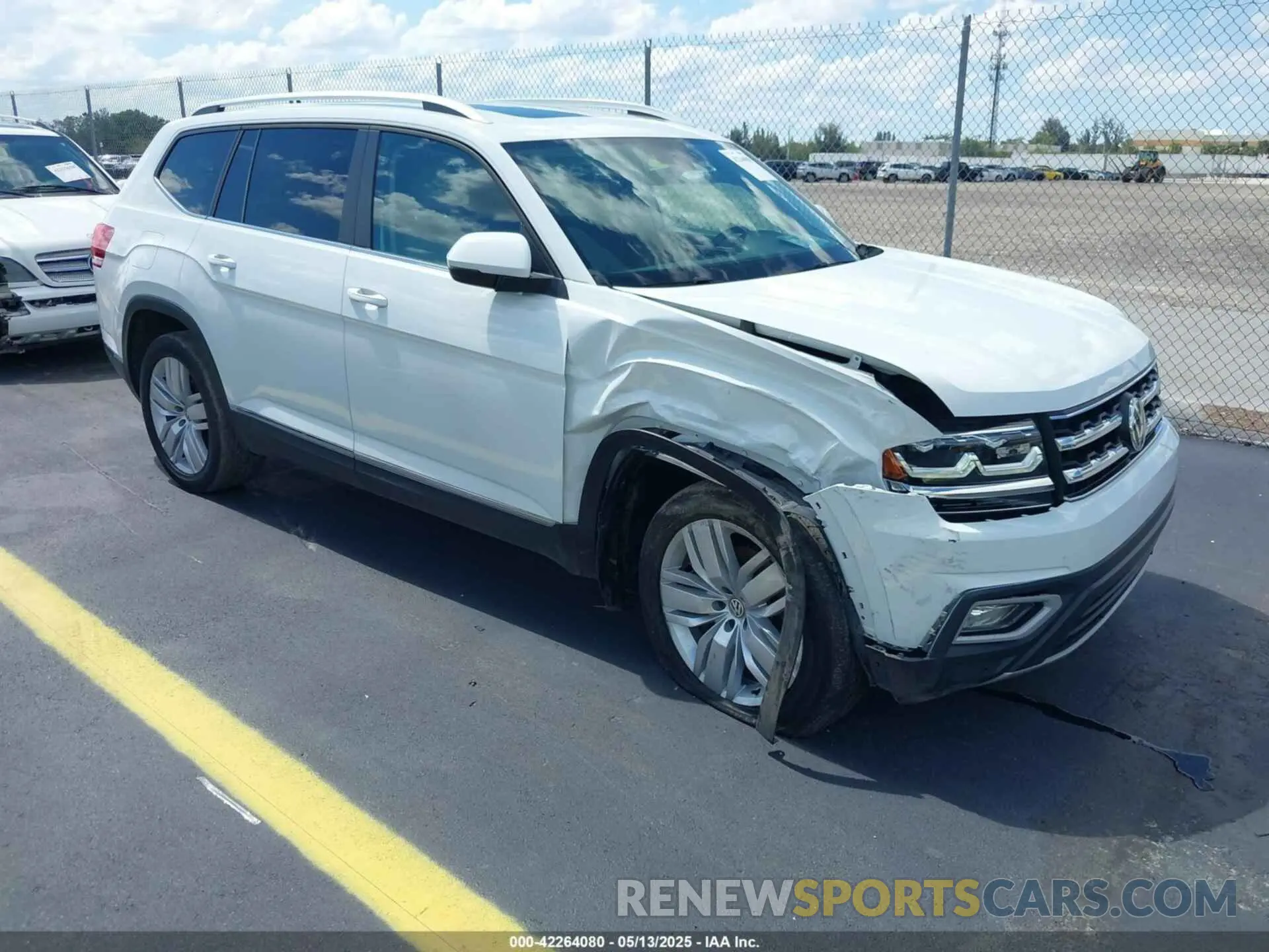 1 Photograph of a damaged car 1V2MR2CA7KC557754 VOLKSWAGEN ATLAS 2019