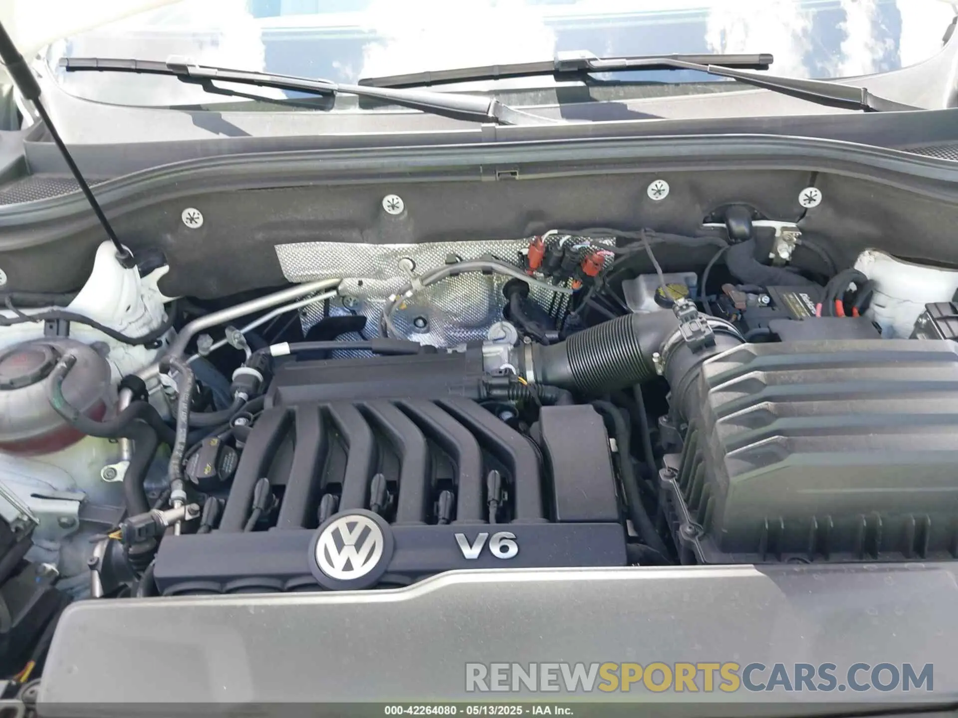 10 Photograph of a damaged car 1V2MR2CA7KC557754 VOLKSWAGEN ATLAS 2019