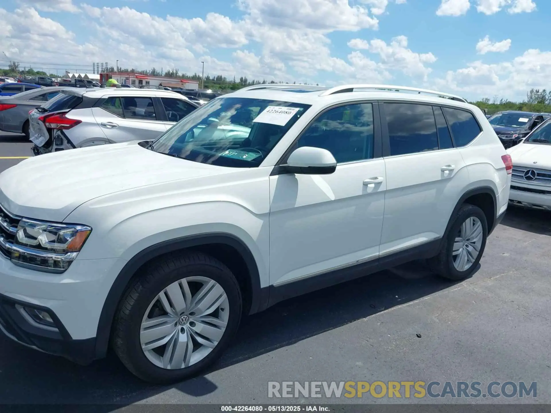 14 Photograph of a damaged car 1V2MR2CA7KC557754 VOLKSWAGEN ATLAS 2019