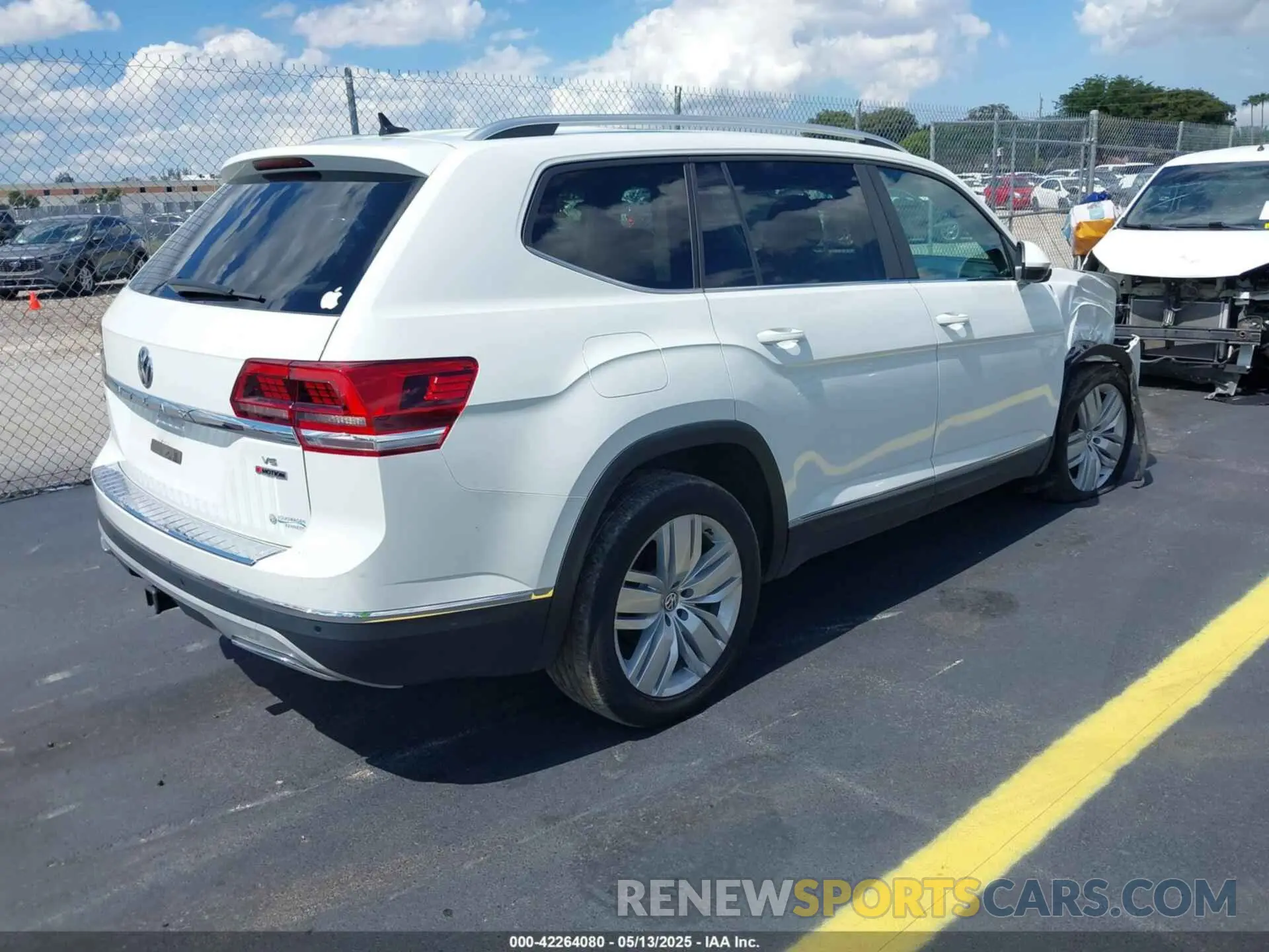 4 Photograph of a damaged car 1V2MR2CA7KC557754 VOLKSWAGEN ATLAS 2019