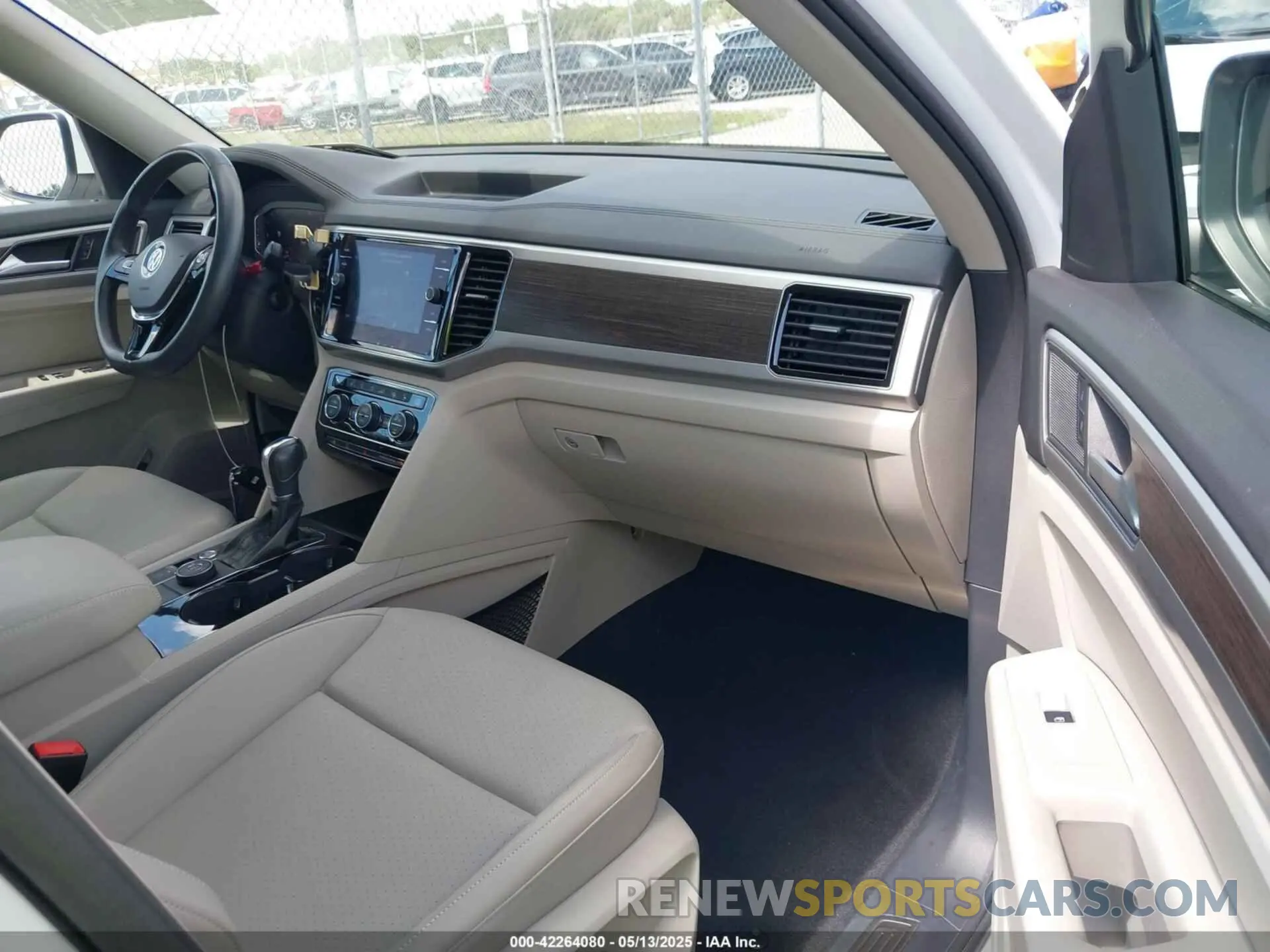 5 Photograph of a damaged car 1V2MR2CA7KC557754 VOLKSWAGEN ATLAS 2019