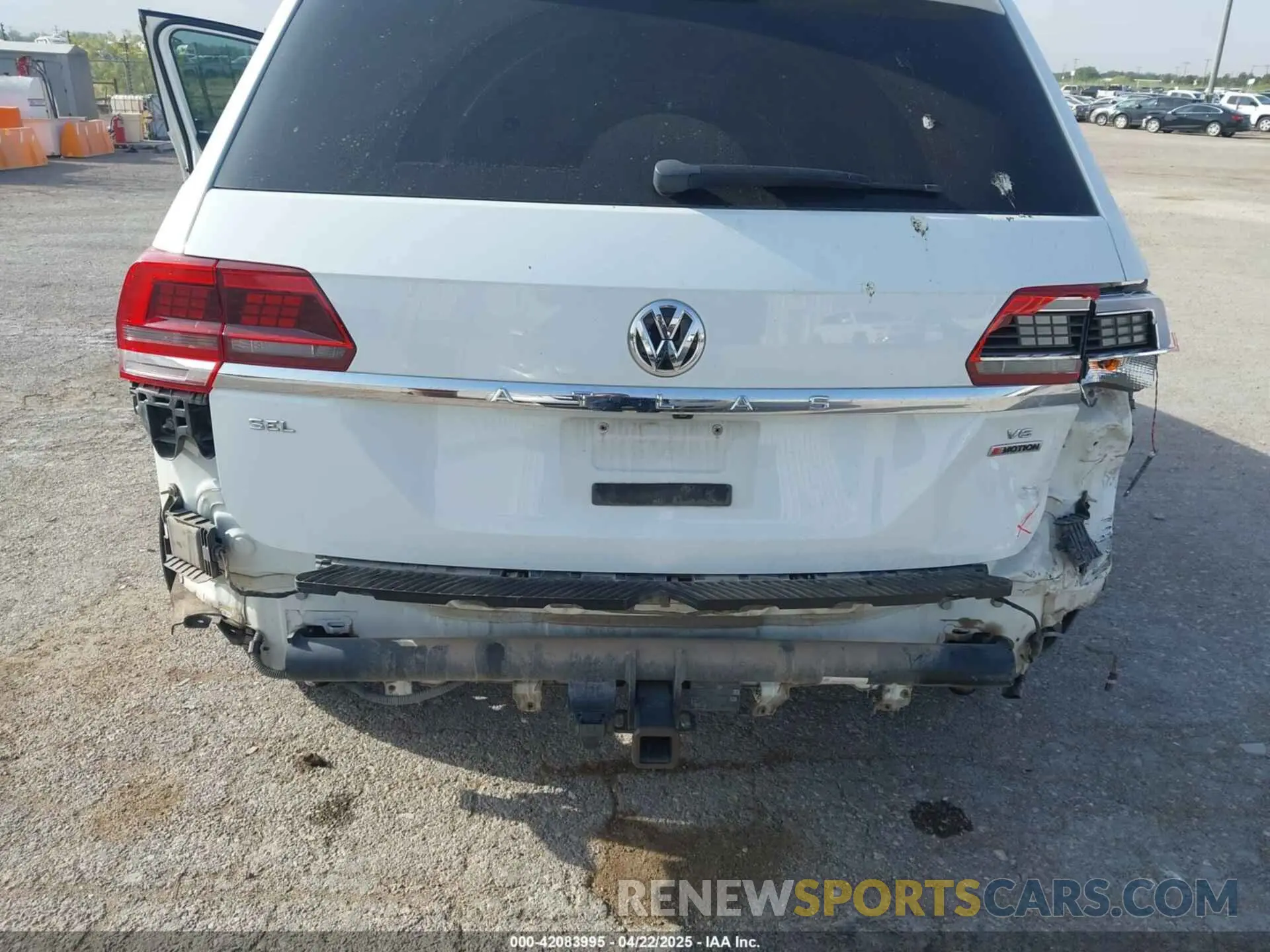 6 Photograph of a damaged car 1V2MR2CA8KC569640 VOLKSWAGEN ATLAS 2019