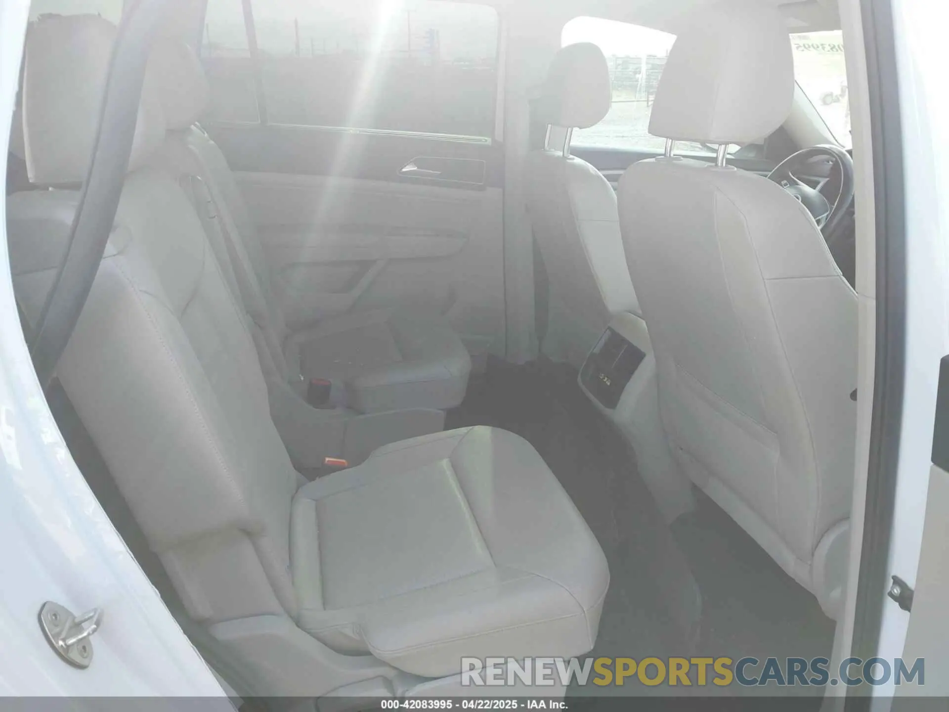 8 Photograph of a damaged car 1V2MR2CA8KC569640 VOLKSWAGEN ATLAS 2019