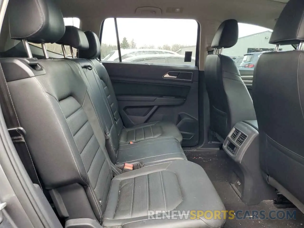 11 Photograph of a damaged car 1V2MR2CA8KC596112 VOLKSWAGEN ATLAS 2019