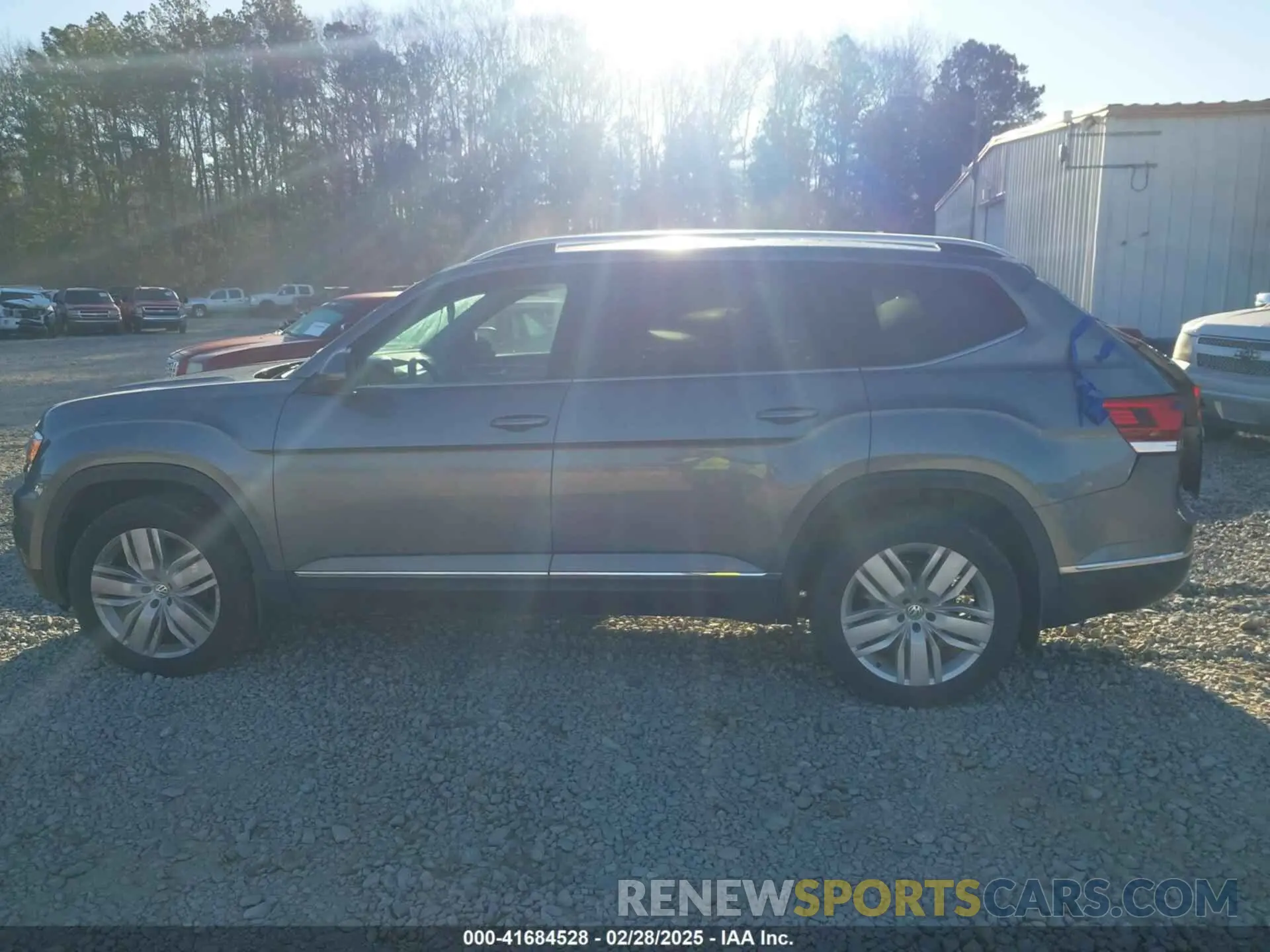 14 Photograph of a damaged car 1V2MR2CA9KC515585 VOLKSWAGEN ATLAS 2019