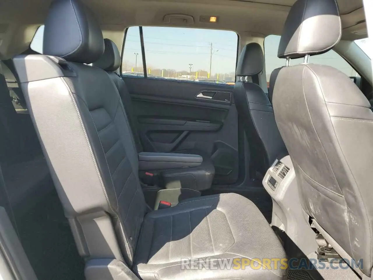 11 Photograph of a damaged car 1V2NR2CA0KC599798 VOLKSWAGEN ATLAS 2019