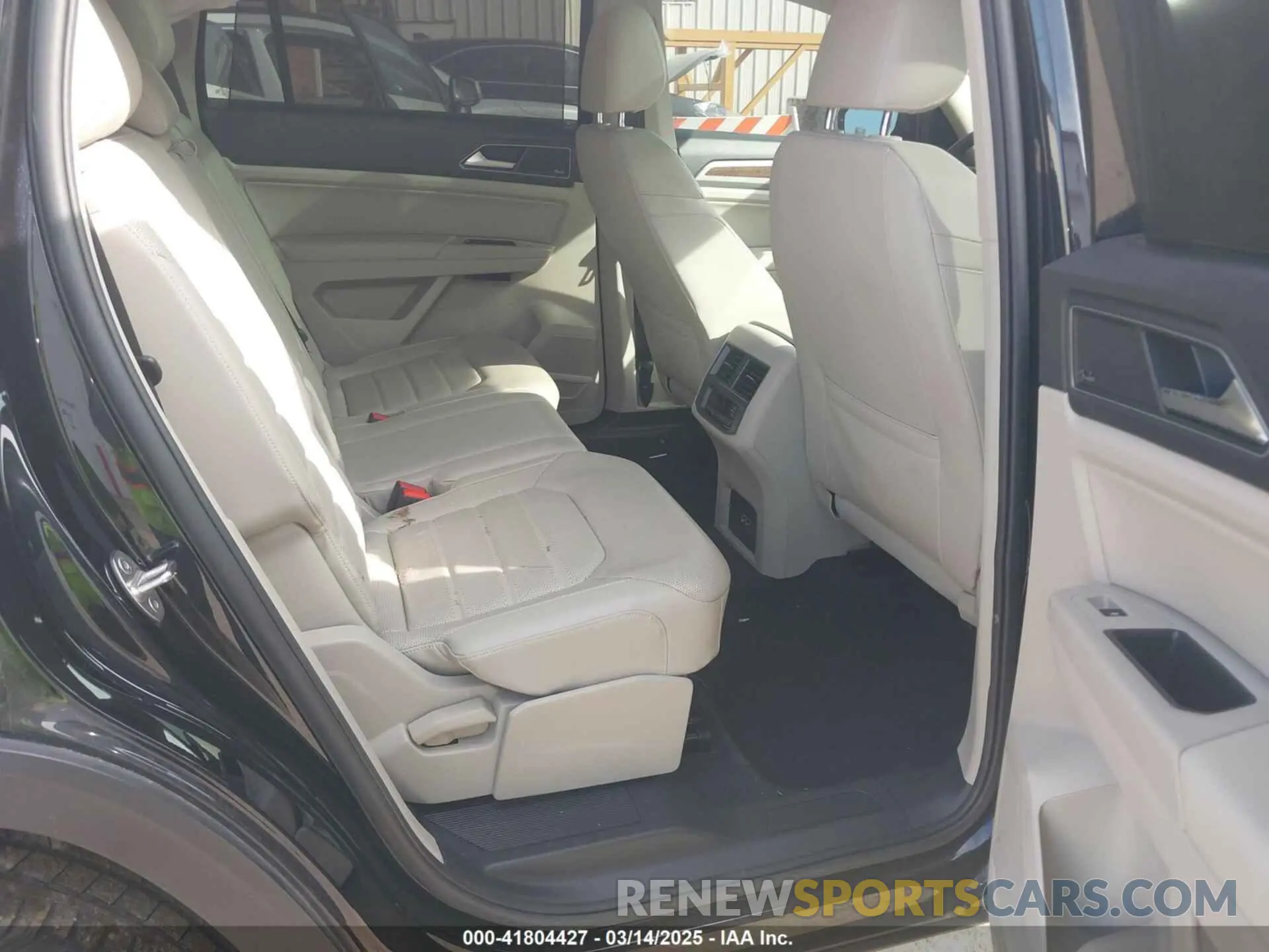 8 Photograph of a damaged car 1V2NR2CA1KC510871 VOLKSWAGEN ATLAS 2019