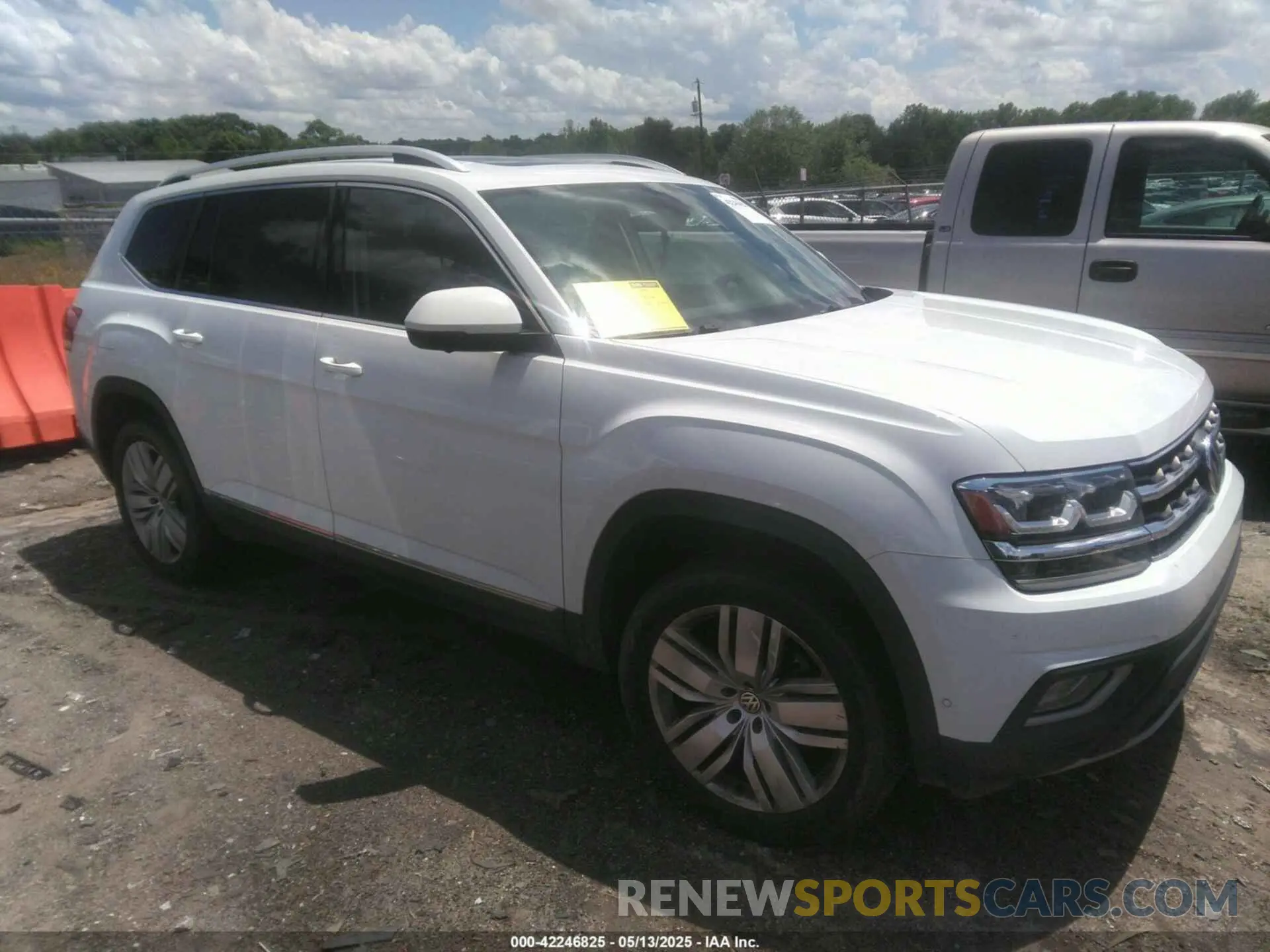 1 Photograph of a damaged car 1V2NR2CA2KC531552 VOLKSWAGEN ATLAS 2019