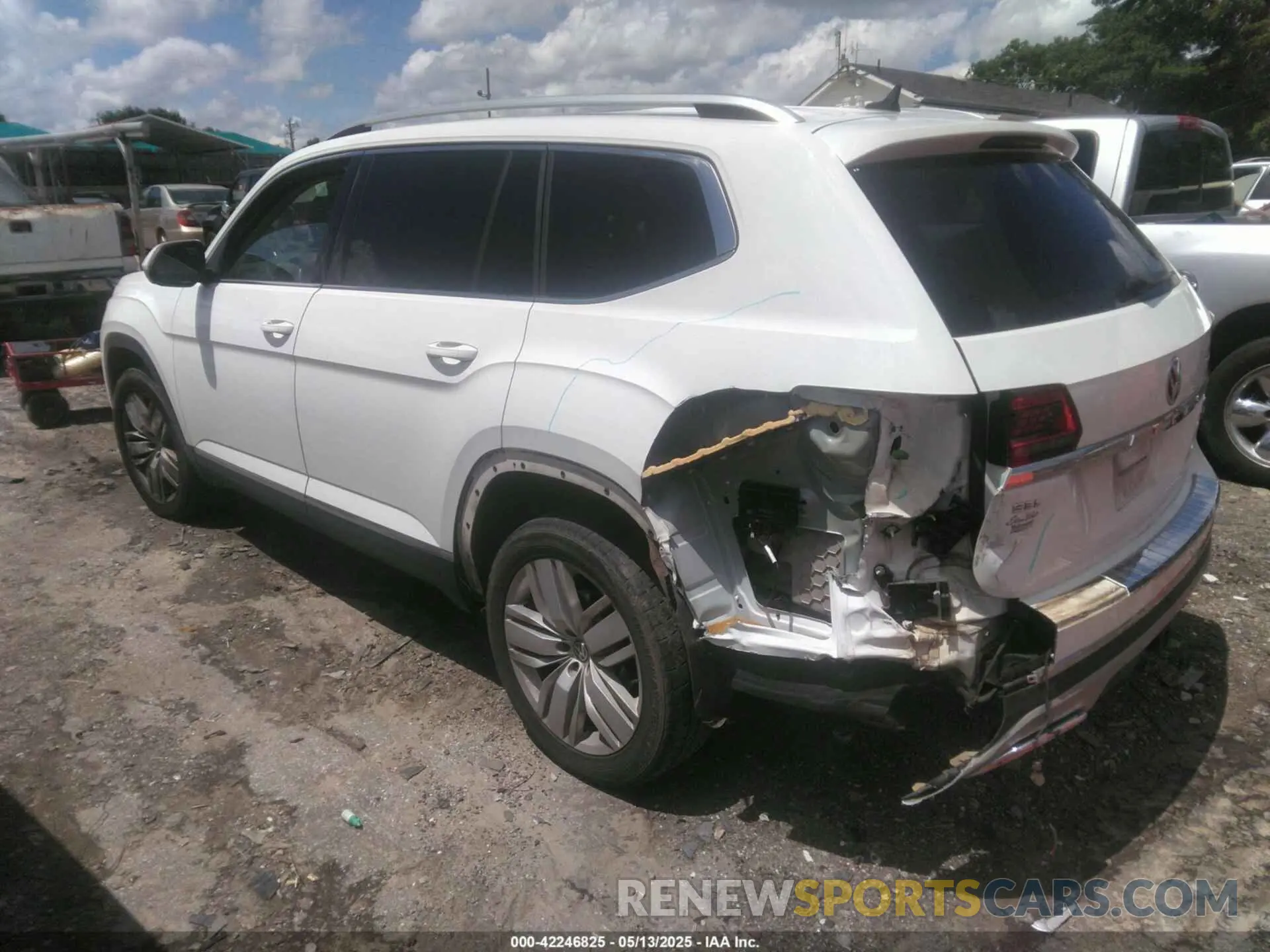 3 Photograph of a damaged car 1V2NR2CA2KC531552 VOLKSWAGEN ATLAS 2019