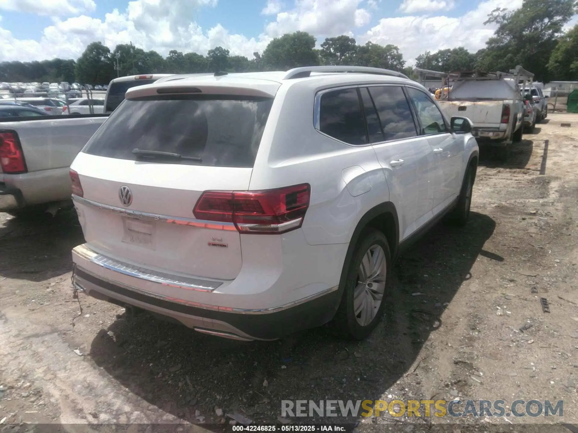 4 Photograph of a damaged car 1V2NR2CA2KC531552 VOLKSWAGEN ATLAS 2019