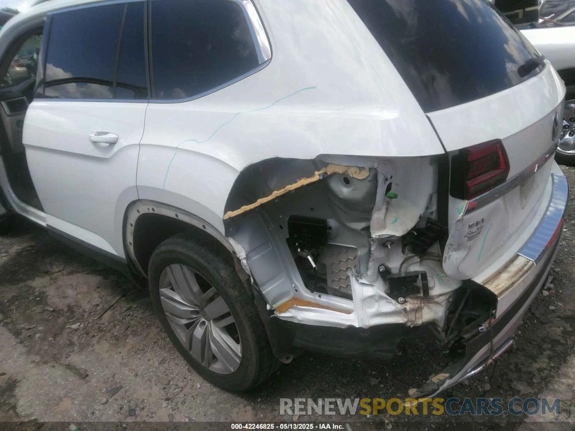6 Photograph of a damaged car 1V2NR2CA2KC531552 VOLKSWAGEN ATLAS 2019