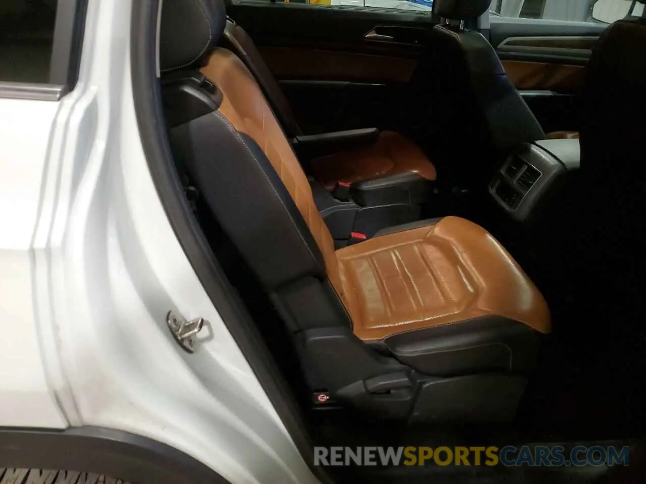 10 Photograph of a damaged car 1V2NR2CA2KC622904 VOLKSWAGEN ATLAS 2019