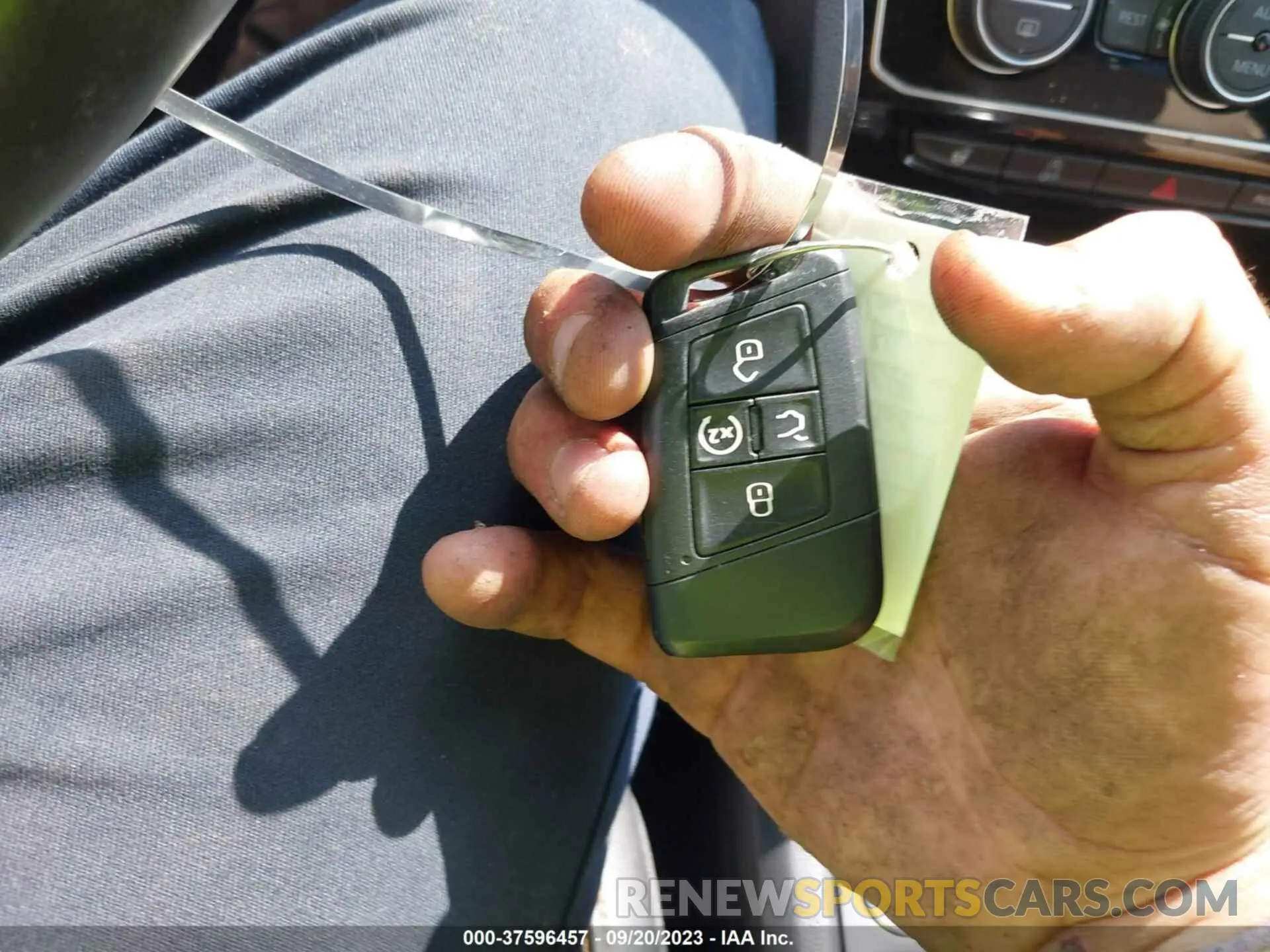 11 Photograph of a damaged car 1V2NR2CA3KC504487 VOLKSWAGEN ATLAS 2019
