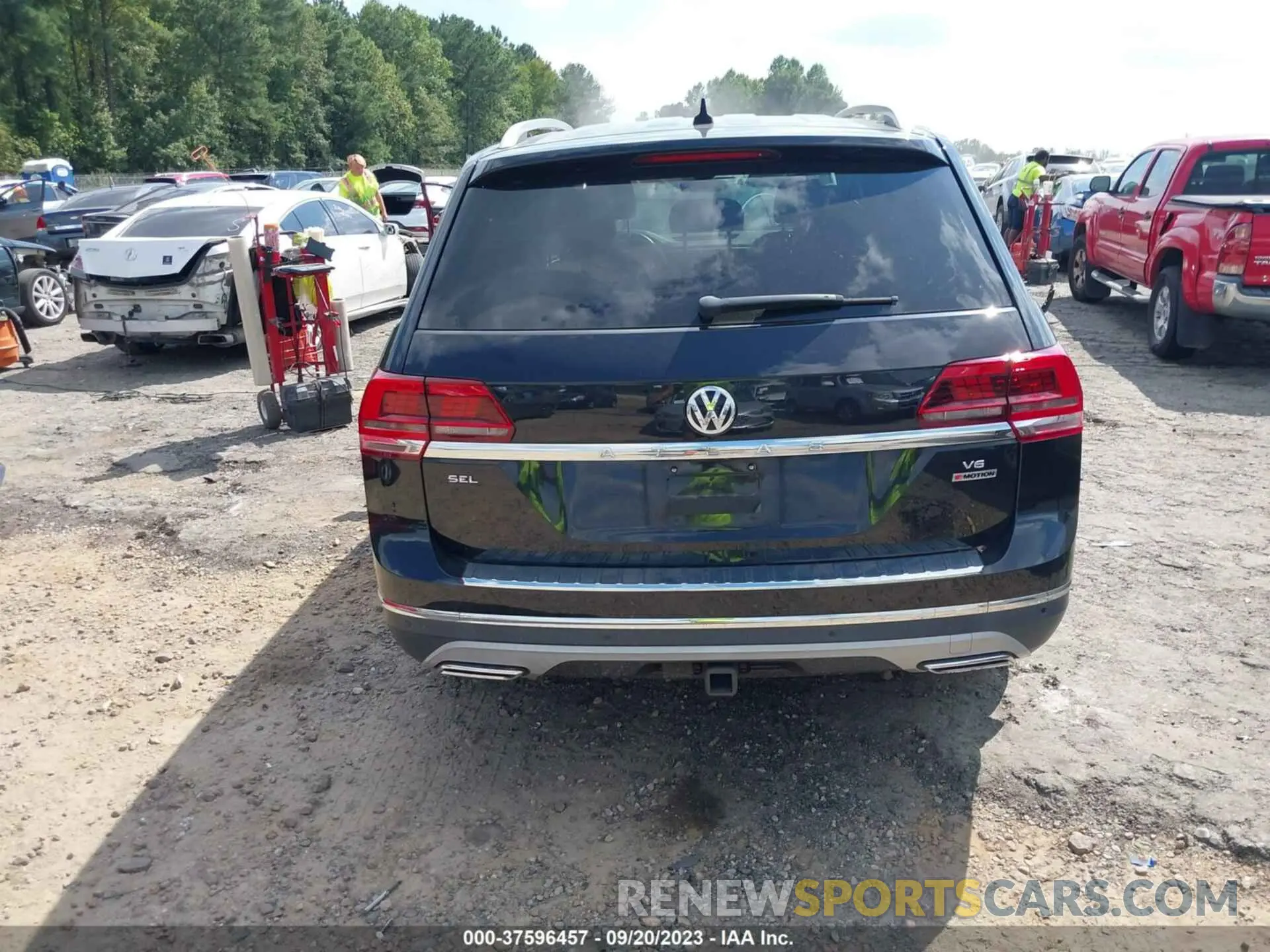 17 Photograph of a damaged car 1V2NR2CA3KC504487 VOLKSWAGEN ATLAS 2019