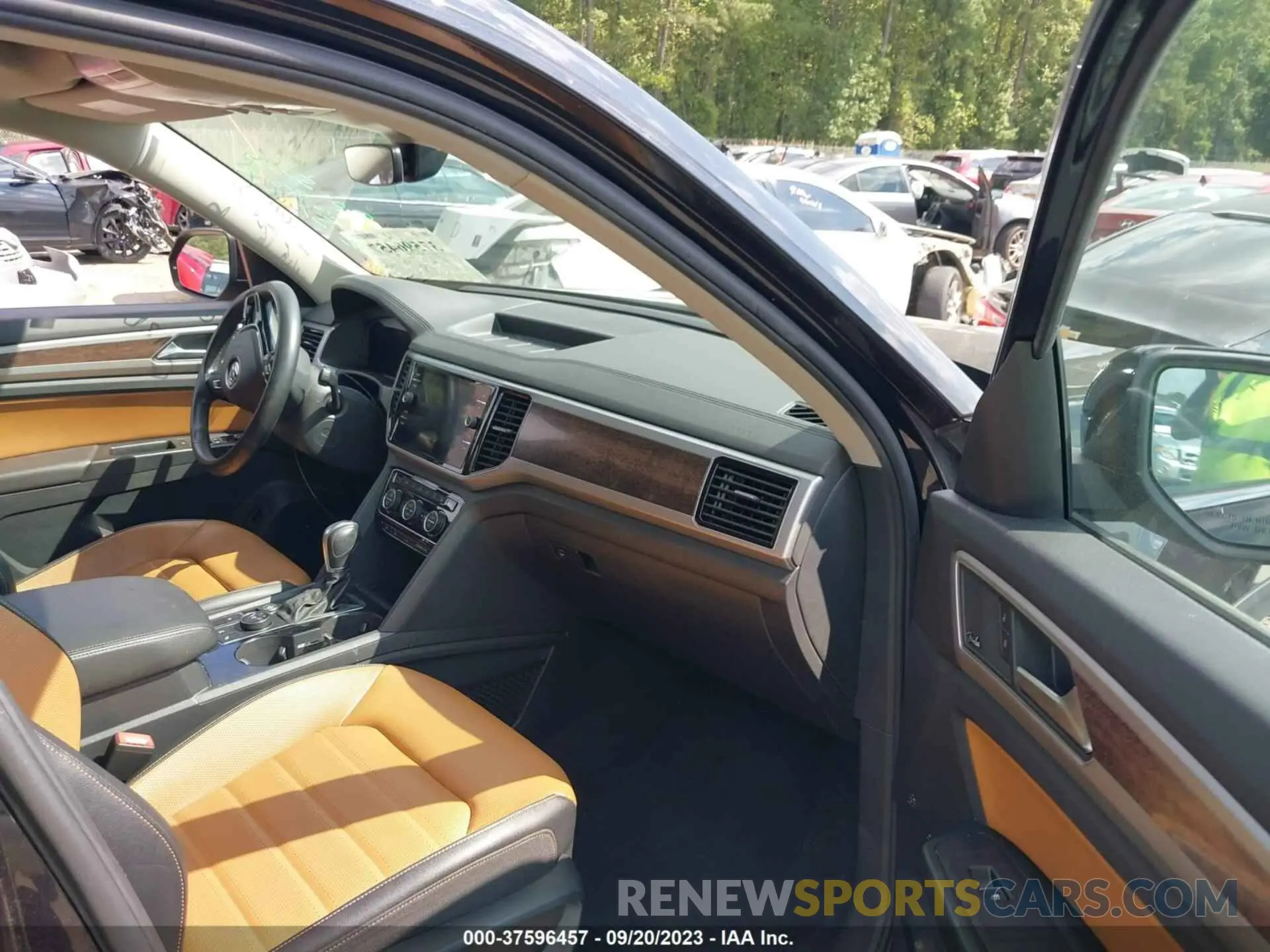 5 Photograph of a damaged car 1V2NR2CA3KC504487 VOLKSWAGEN ATLAS 2019