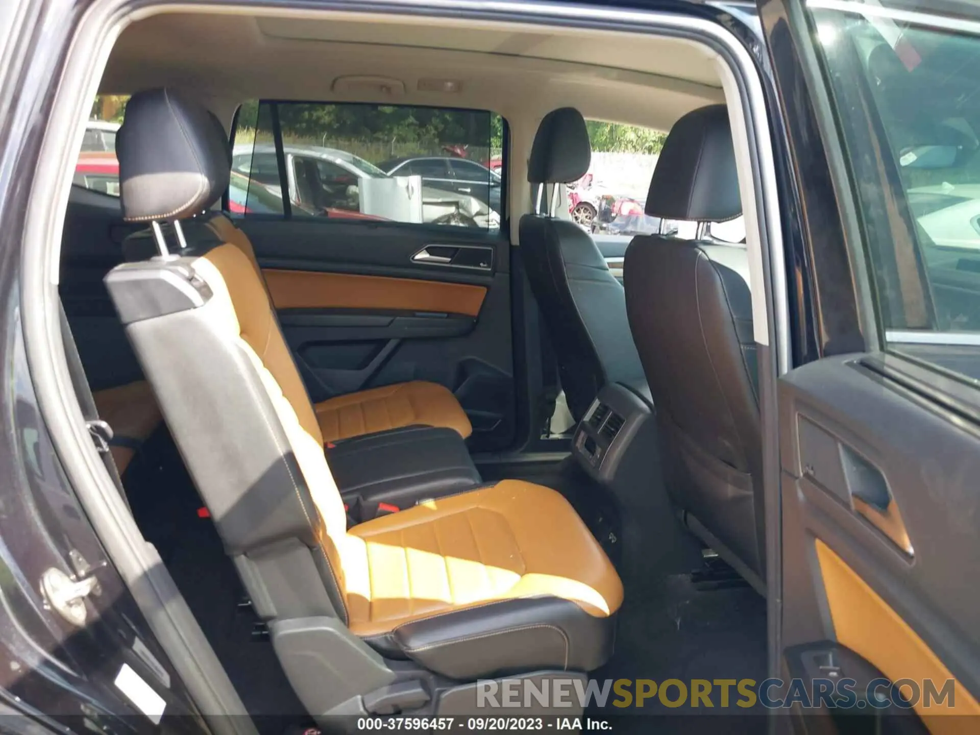 8 Photograph of a damaged car 1V2NR2CA3KC504487 VOLKSWAGEN ATLAS 2019