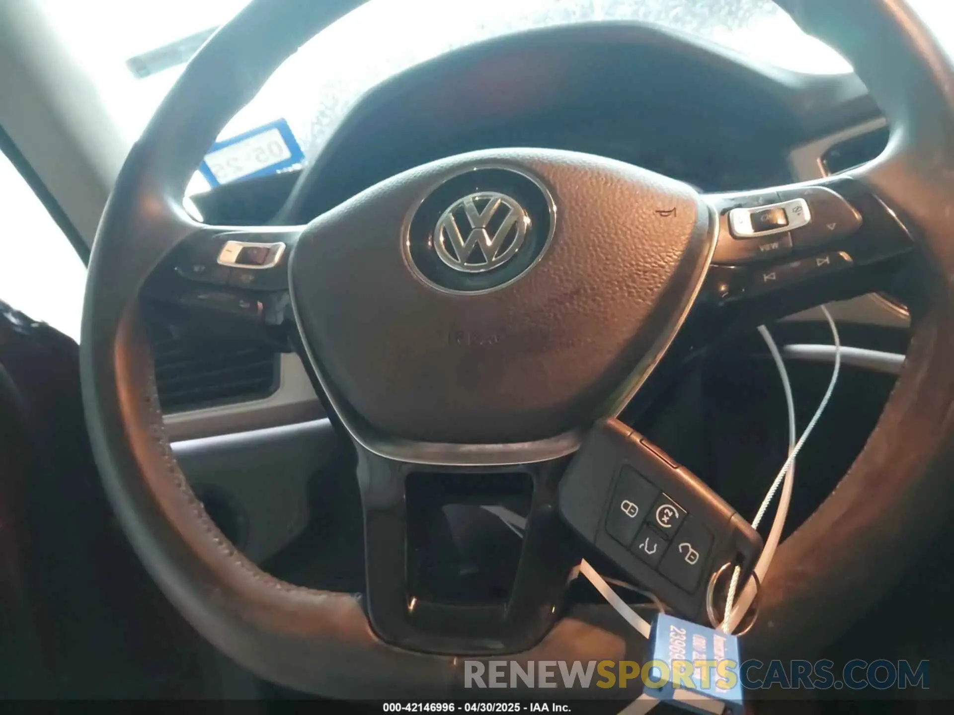 11 Photograph of a damaged car 1V2NR2CA3KC517028 VOLKSWAGEN ATLAS 2019