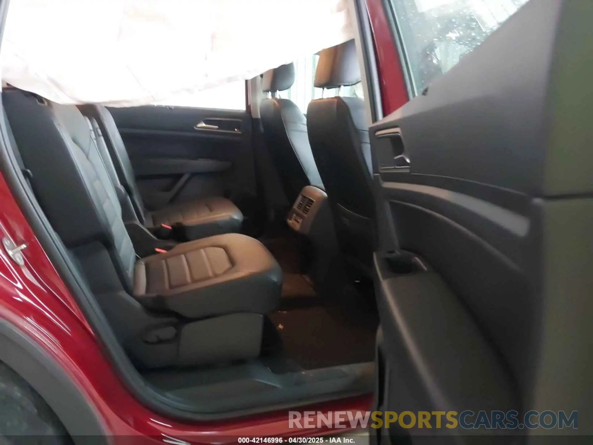 8 Photograph of a damaged car 1V2NR2CA3KC517028 VOLKSWAGEN ATLAS 2019