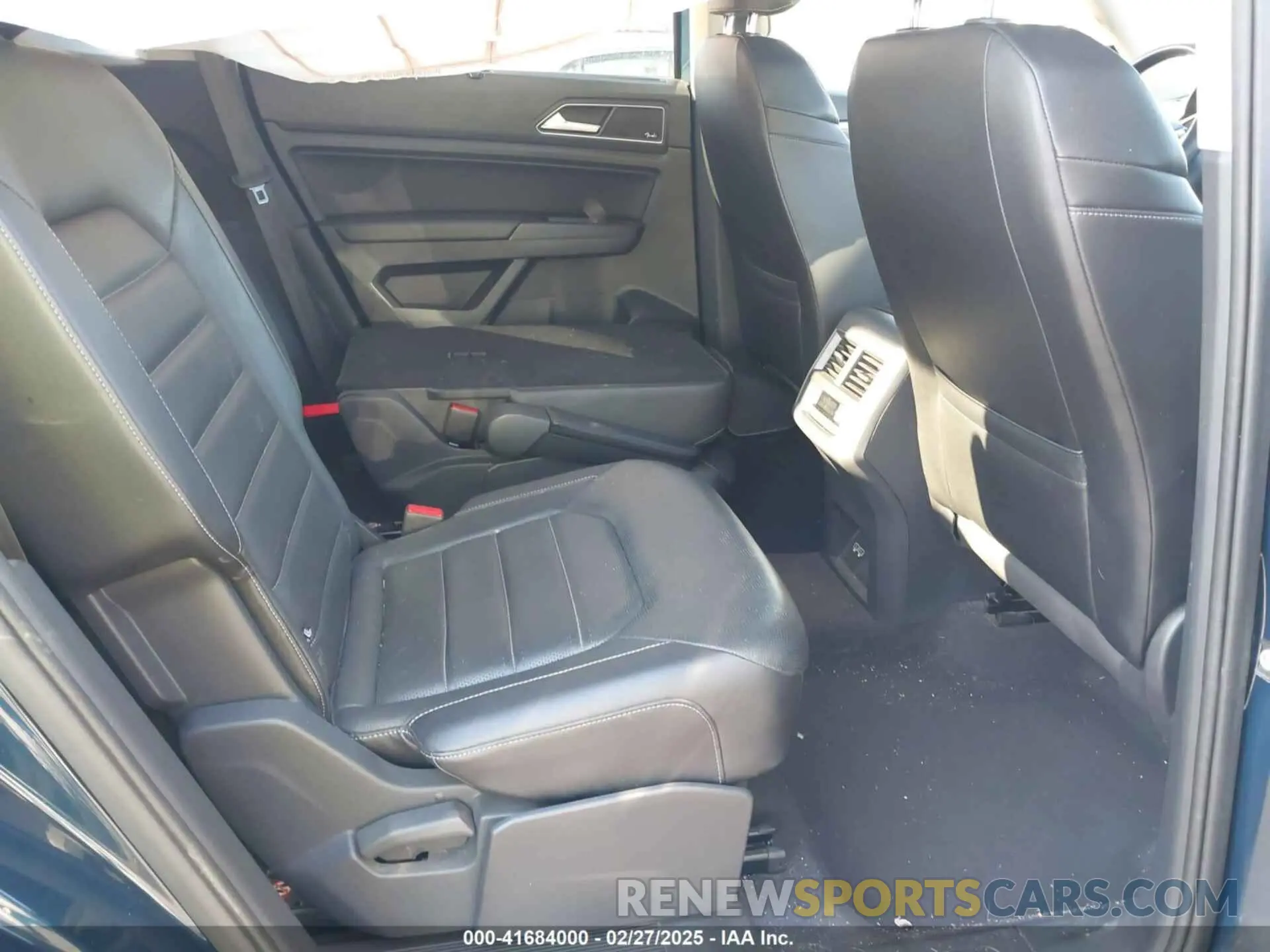 8 Photograph of a damaged car 1V2NR2CA3KC541913 VOLKSWAGEN ATLAS 2019