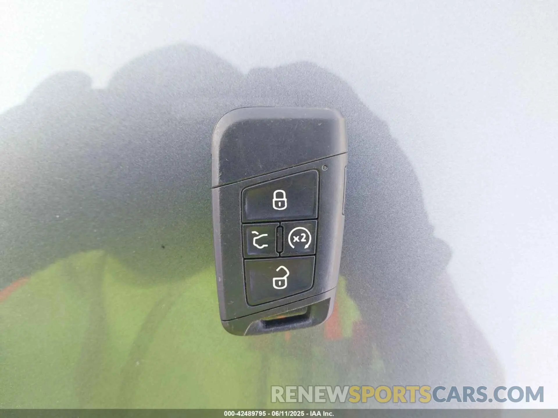 11 Photograph of a damaged car 1V2NR2CA4KC522304 VOLKSWAGEN ATLAS 2019