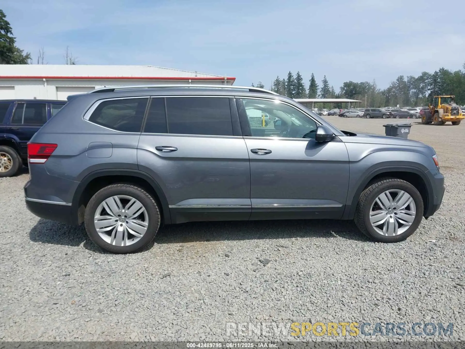 13 Photograph of a damaged car 1V2NR2CA4KC522304 VOLKSWAGEN ATLAS 2019
