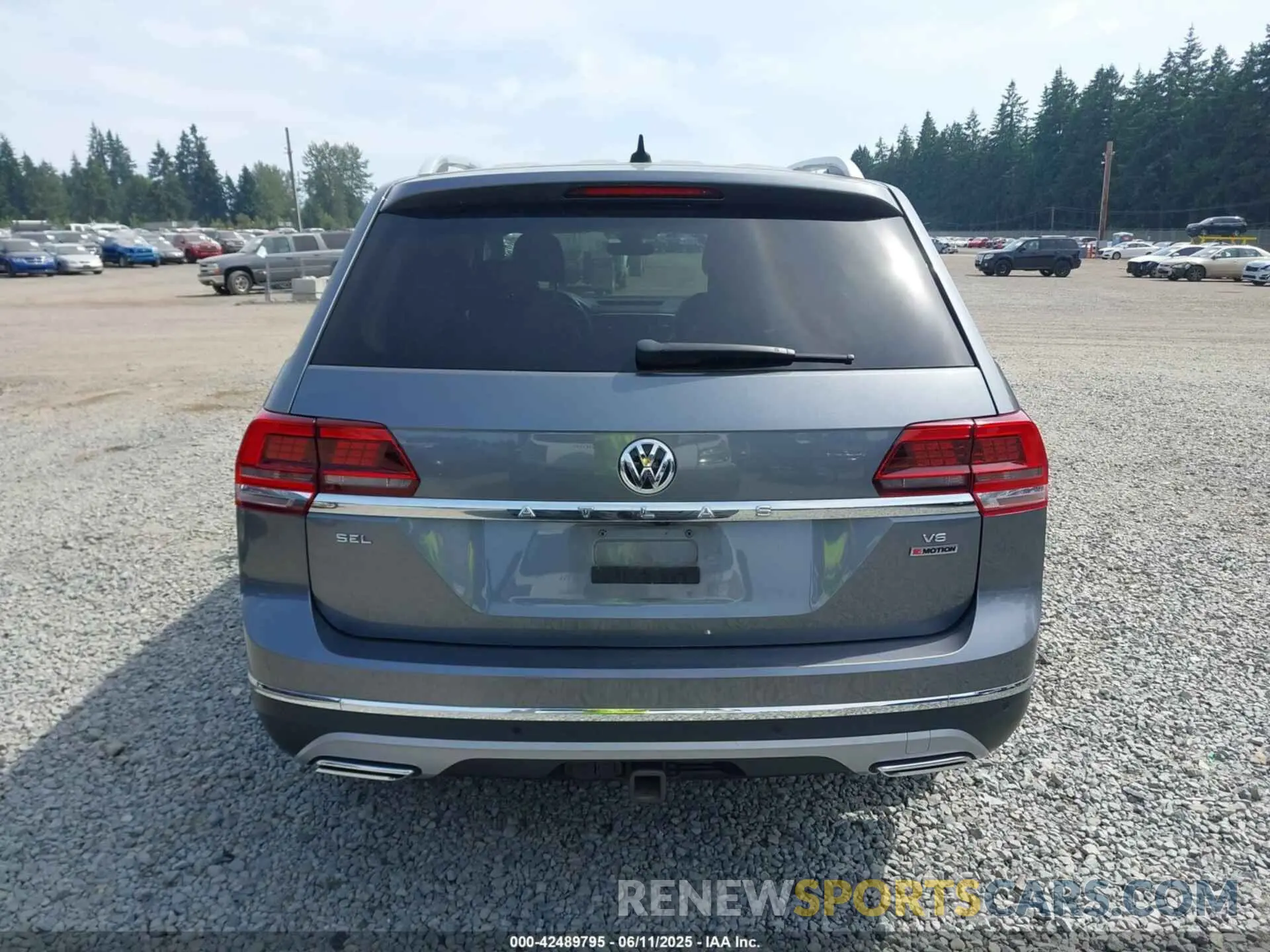 16 Photograph of a damaged car 1V2NR2CA4KC522304 VOLKSWAGEN ATLAS 2019