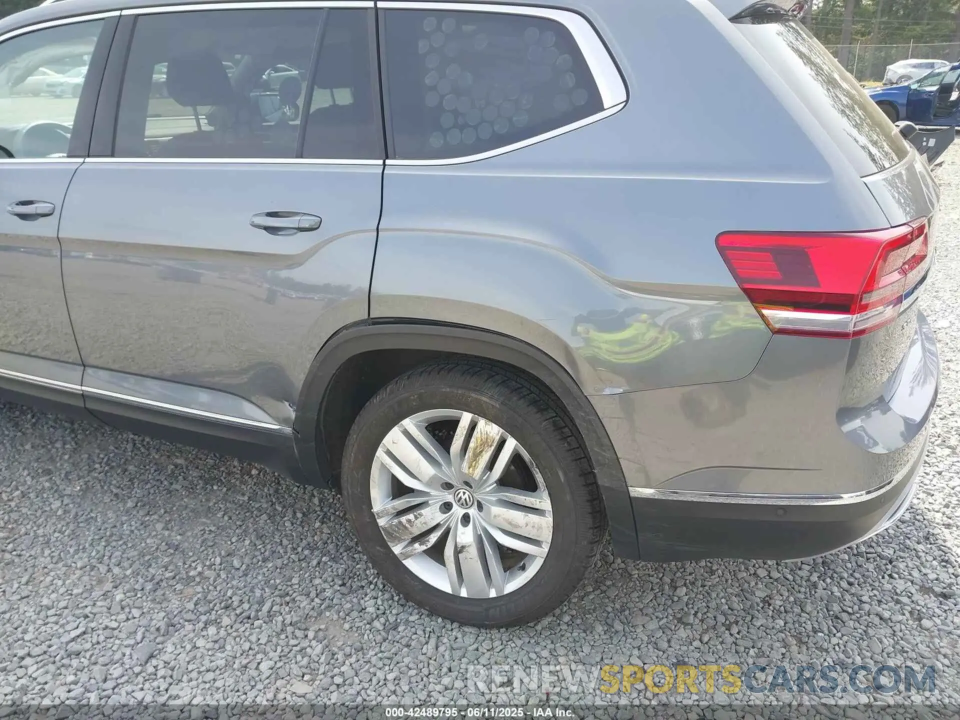 6 Photograph of a damaged car 1V2NR2CA4KC522304 VOLKSWAGEN ATLAS 2019