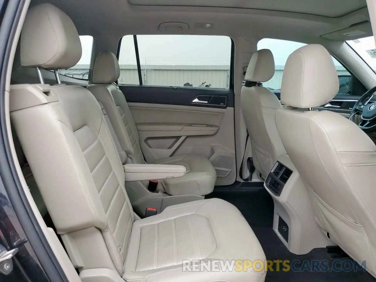 11 Photograph of a damaged car 1V2NR2CA4KC555111 VOLKSWAGEN ATLAS 2019