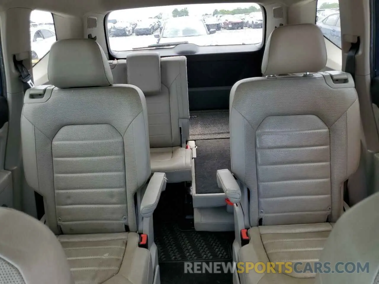 10 Photograph of a damaged car 1V2NR2CA4KC559238 VOLKSWAGEN ATLAS 2019