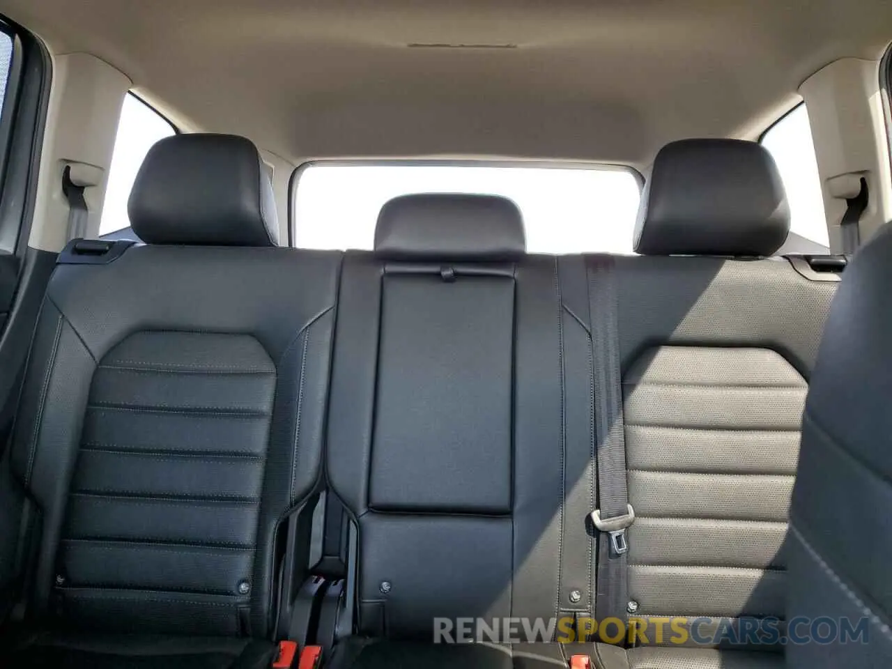 10 Photograph of a damaged car 1V2NR2CA5KC524661 VOLKSWAGEN ATLAS 2019