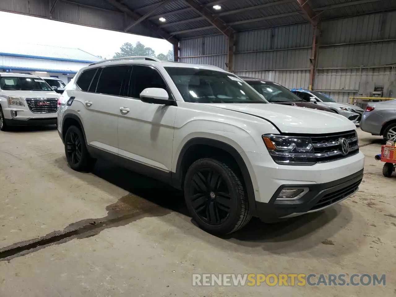 4 Photograph of a damaged car 1V2NR2CA5KC530086 VOLKSWAGEN ATLAS 2019