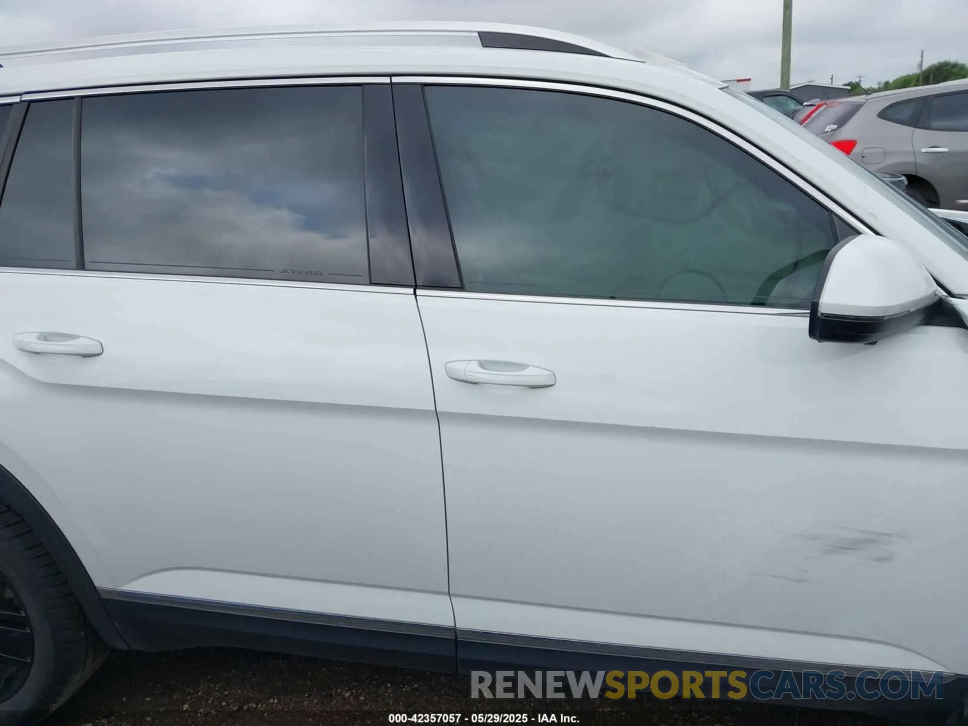 12 Photograph of a damaged car 1V2NR2CA6KC515080 VOLKSWAGEN ATLAS 2019