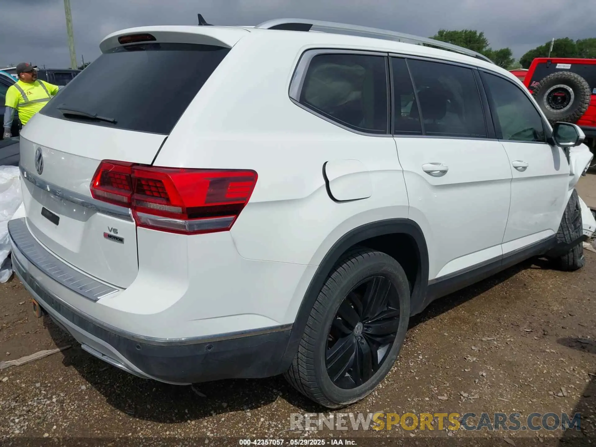 4 Photograph of a damaged car 1V2NR2CA6KC515080 VOLKSWAGEN ATLAS 2019
